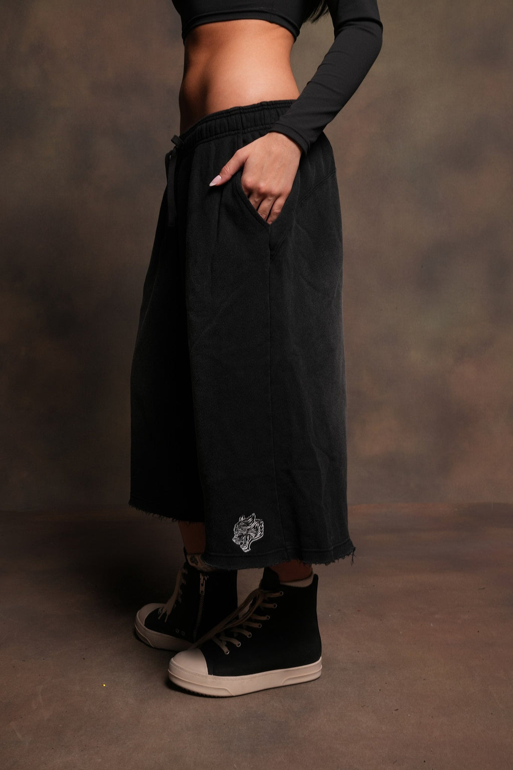 Dual Wolf She Capri Sweat Pants In Black Super Sun Fade