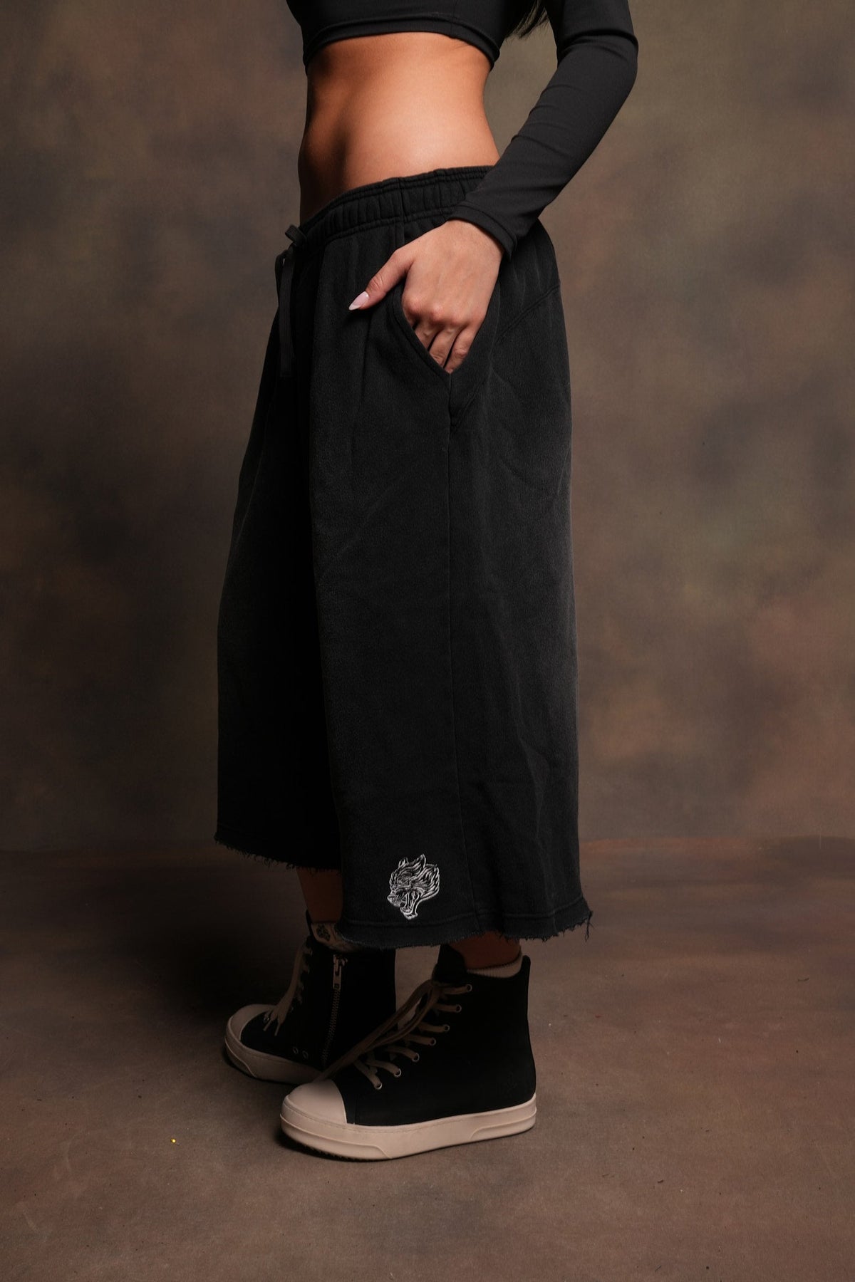 Dual Wolf She Capri Sweat Pants In Black Super Sun Fade