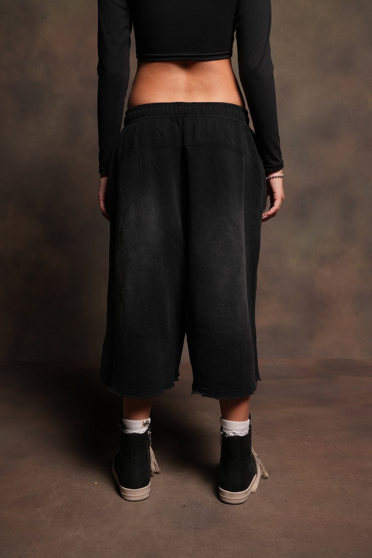 Dual Wolf She Capri Sweat Pants In Black Super Sun Fade