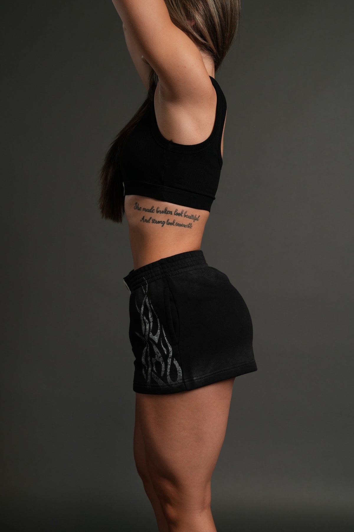 Finite Flame Ellie Sweat Shorts in Black Drift Wash - imagem 2
