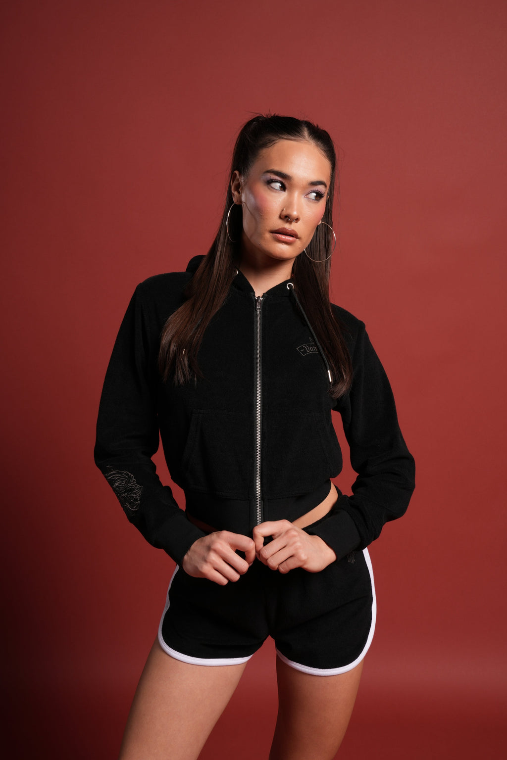 Dual Wolf Tia Track Shorts in Black - imagem 8