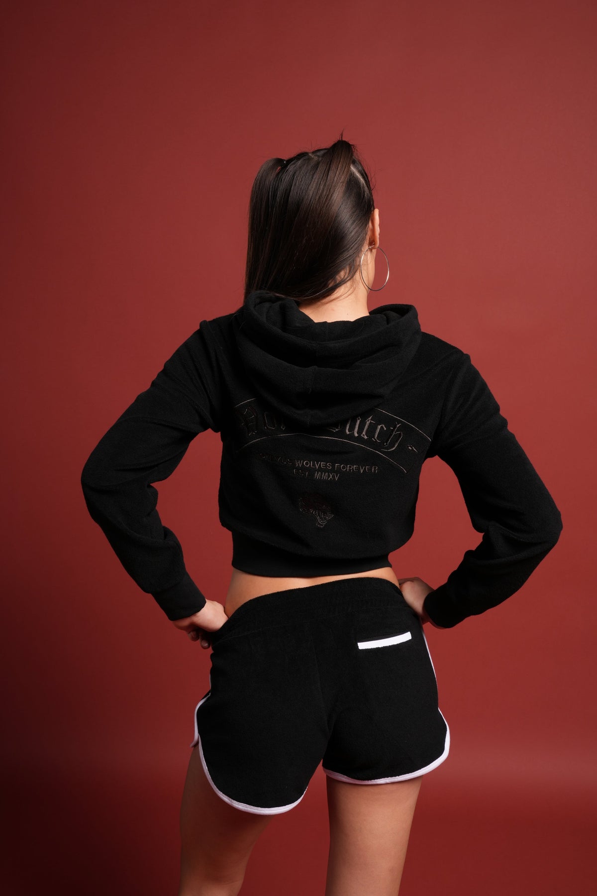 Dual Wolf Tia Track Shorts in Black - imagem 9