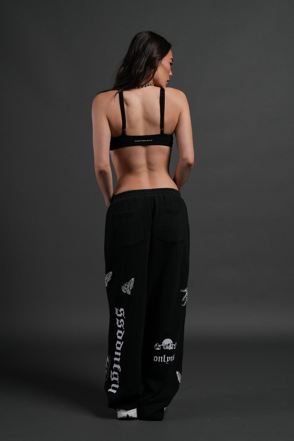 Give it Your All "Yara" Pleated Sweat Pants in Black — imagem 6