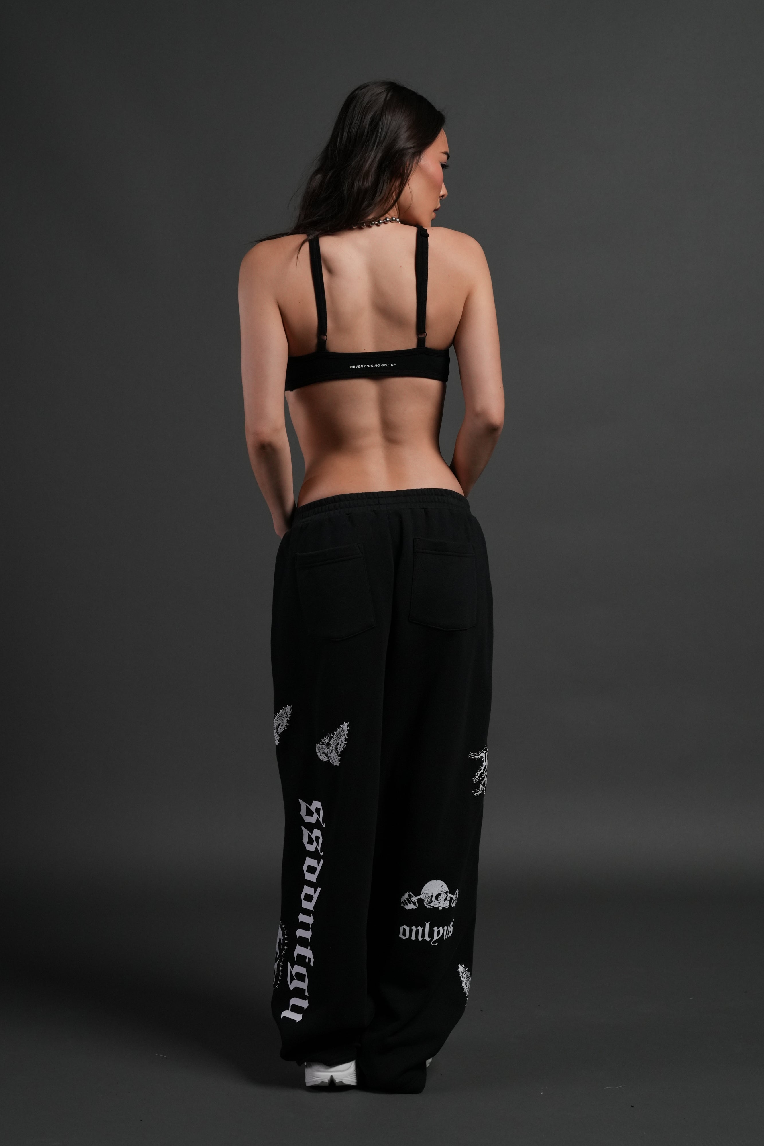 Give it Your All "Yara" Pleated Sweat Pants in Black — imagem 6