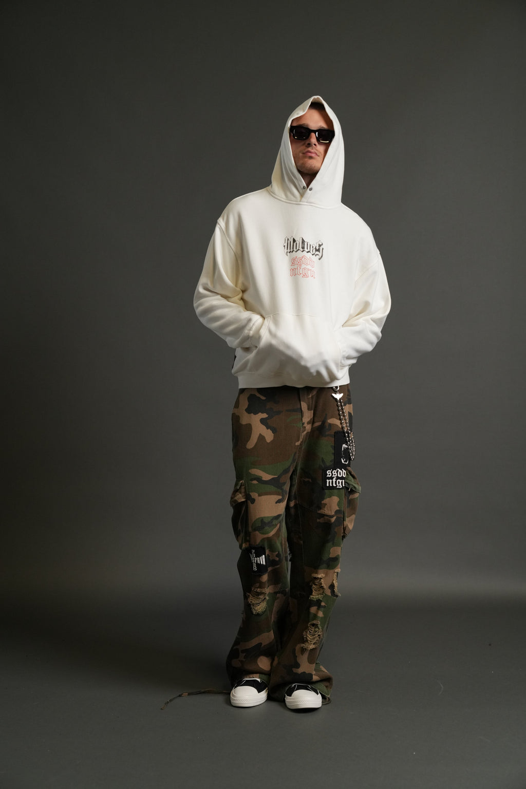 Eternal Blood "Pierce" Hoodie in Cream — imagem 5