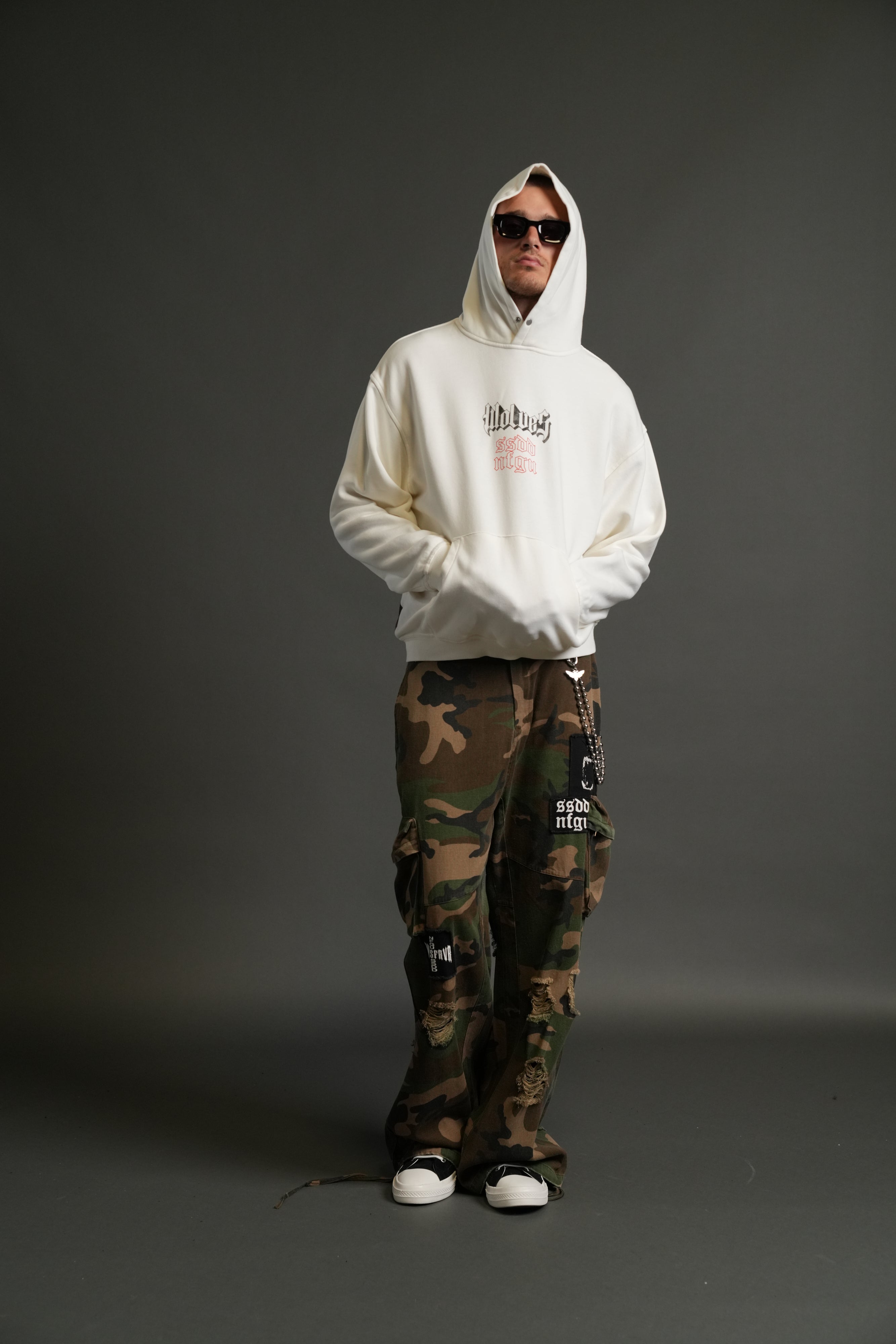 Eternal Blood "Pierce" Hoodie in Cream — imagem 5
