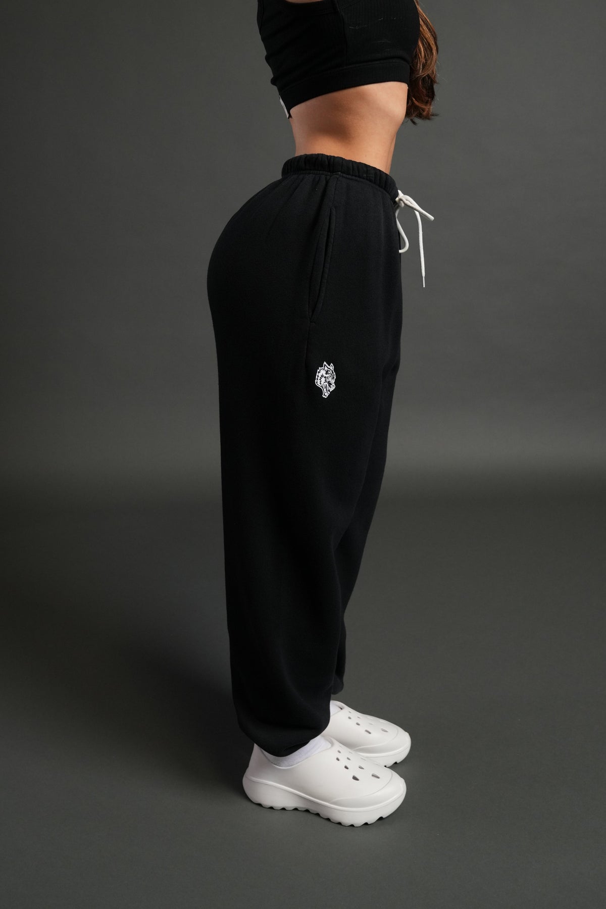 Midnight Wolves Premium Lounger Sweat Pants in Black Drift Wash - imagem 4