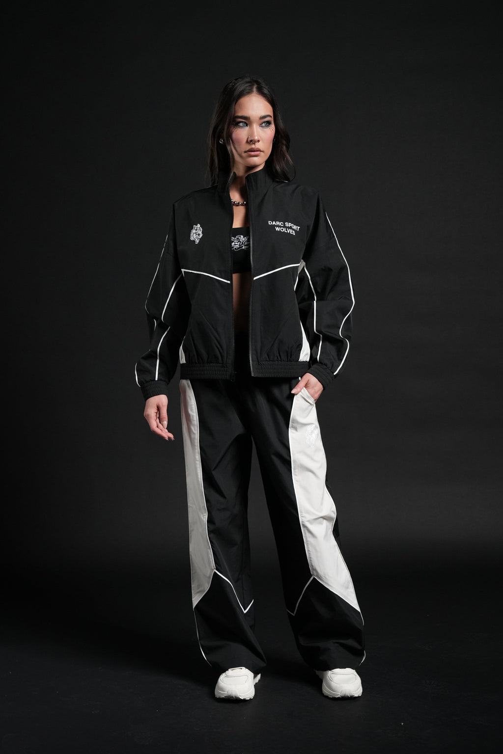 Darc Sport Wolves Unisex Pyramid Quinn Track Jacket in Black/Sand — imagem 12