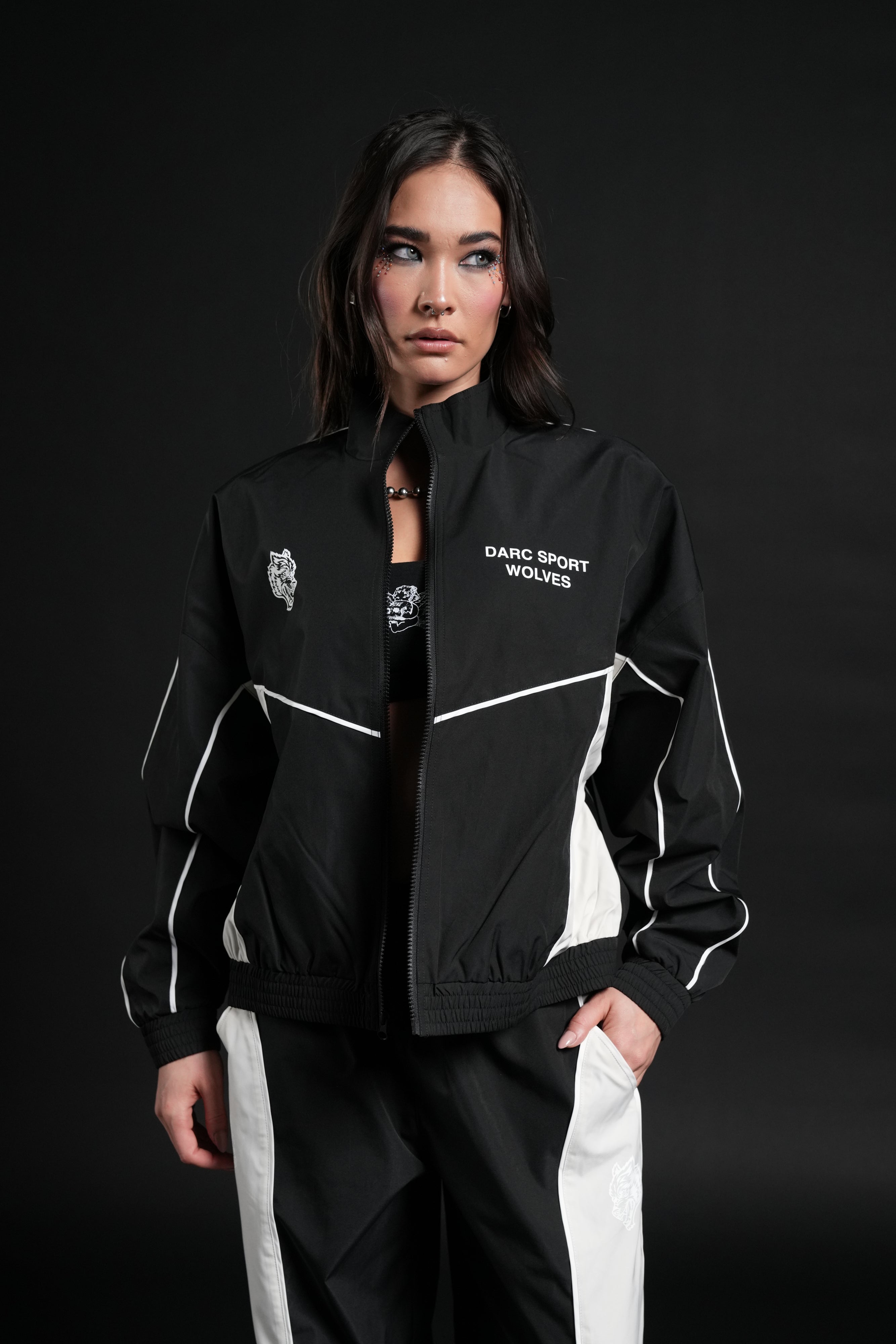Darc Sport Wolves Unisex Pyramid Quinn Track Jacket in Black/Sand — imagem 10