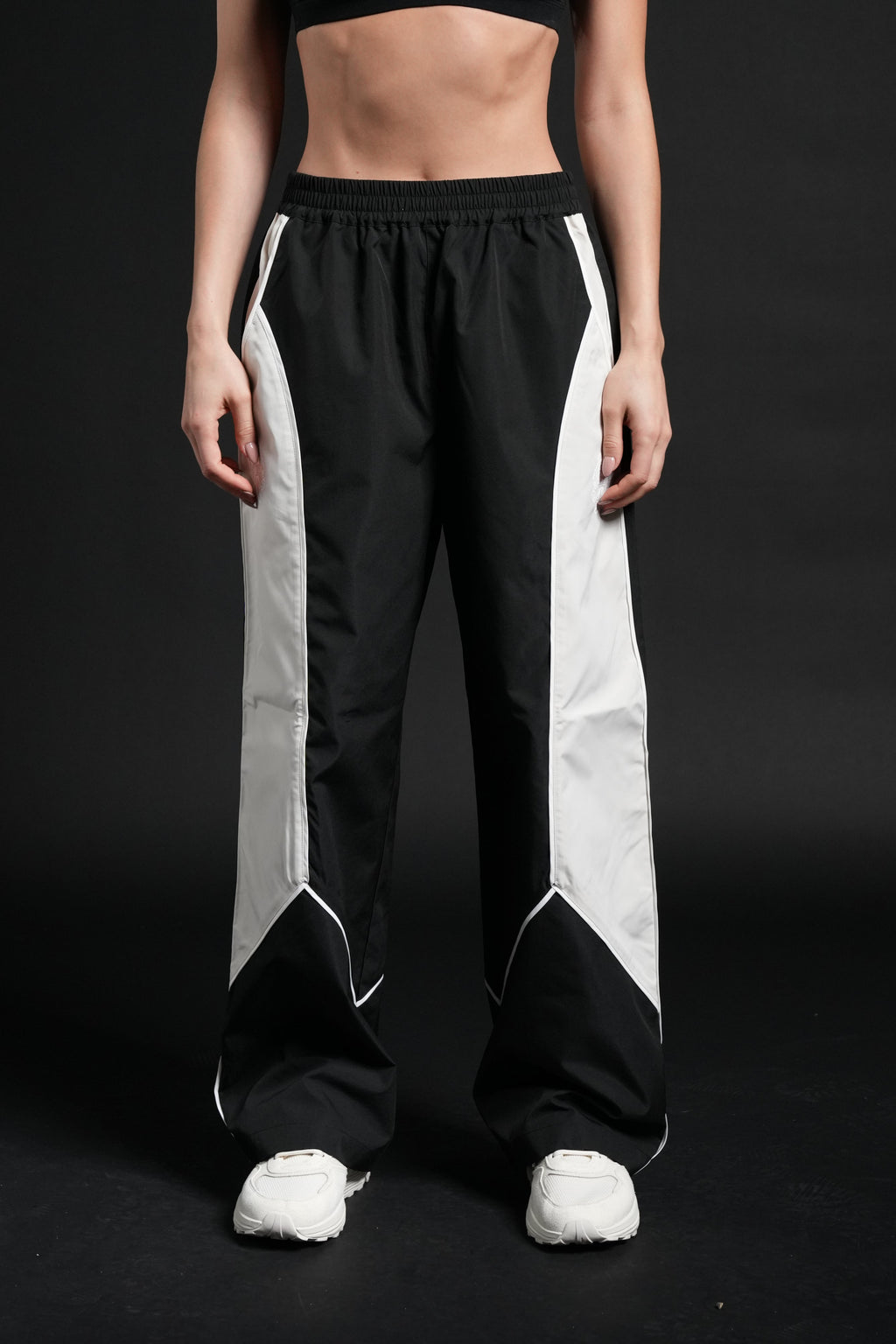 Dual Wolf She Quinn Track Pant in Black/Sand — imagem 1