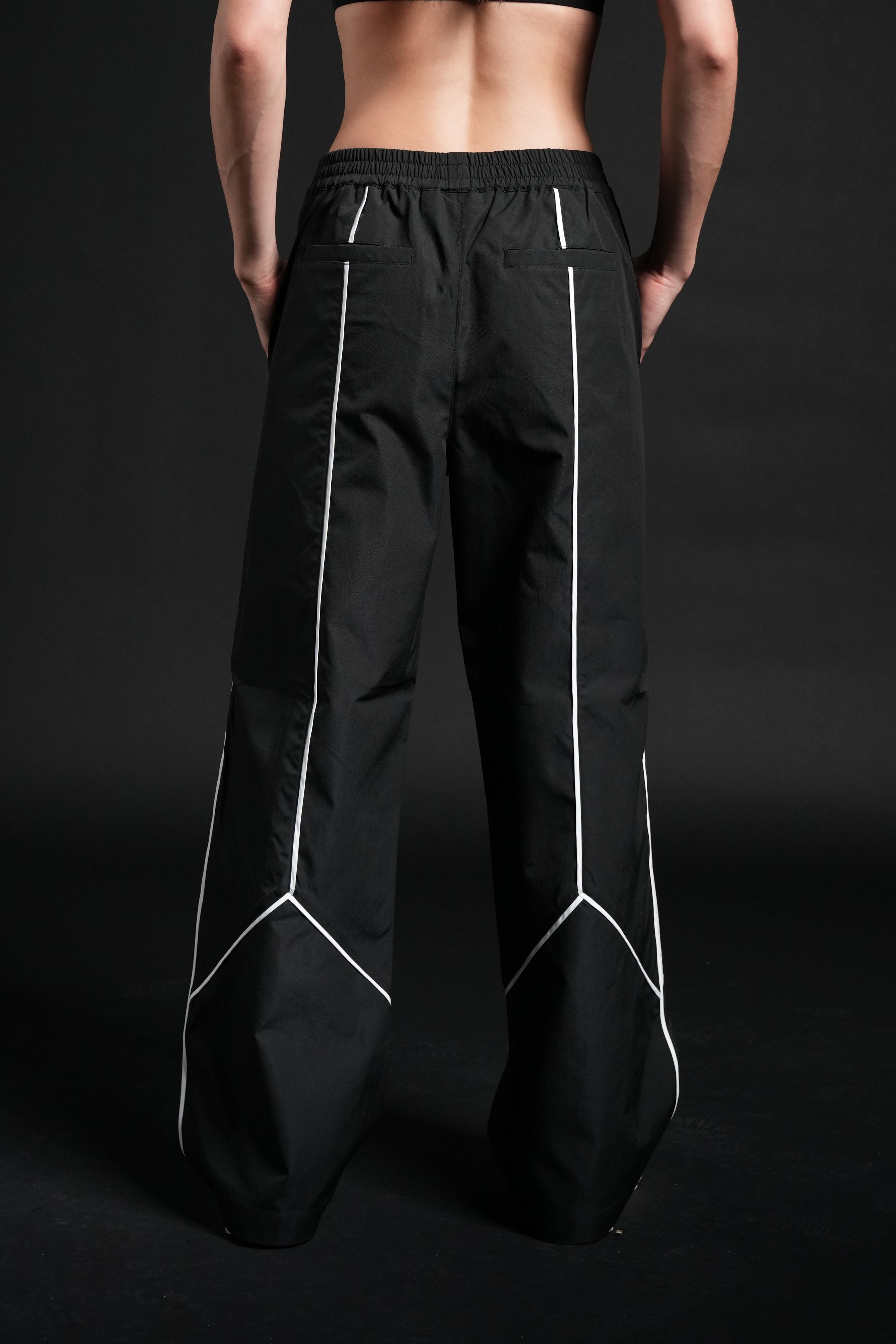 Dual Wolf She Quinn Track Pant in Black/Sand — imagem 2