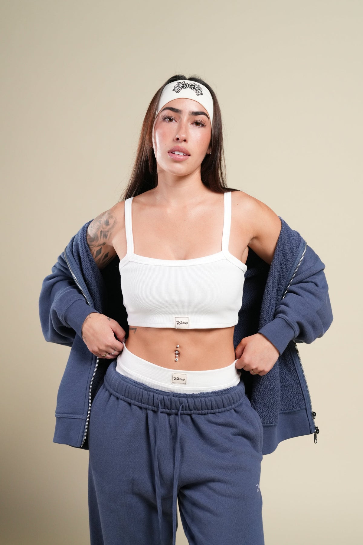 Cursive Wolves Premium Big Cozy Sweats in Washed Denim — imagem 9