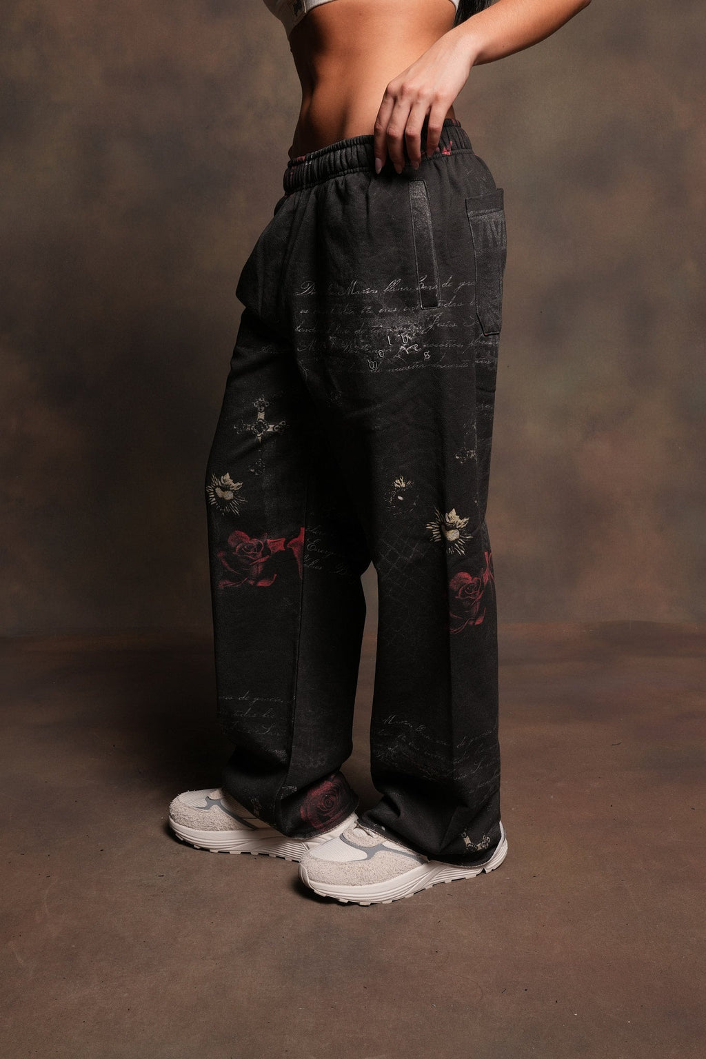 Wolves Pyramid Big Cozy Sweats In Rosas Del Corazon