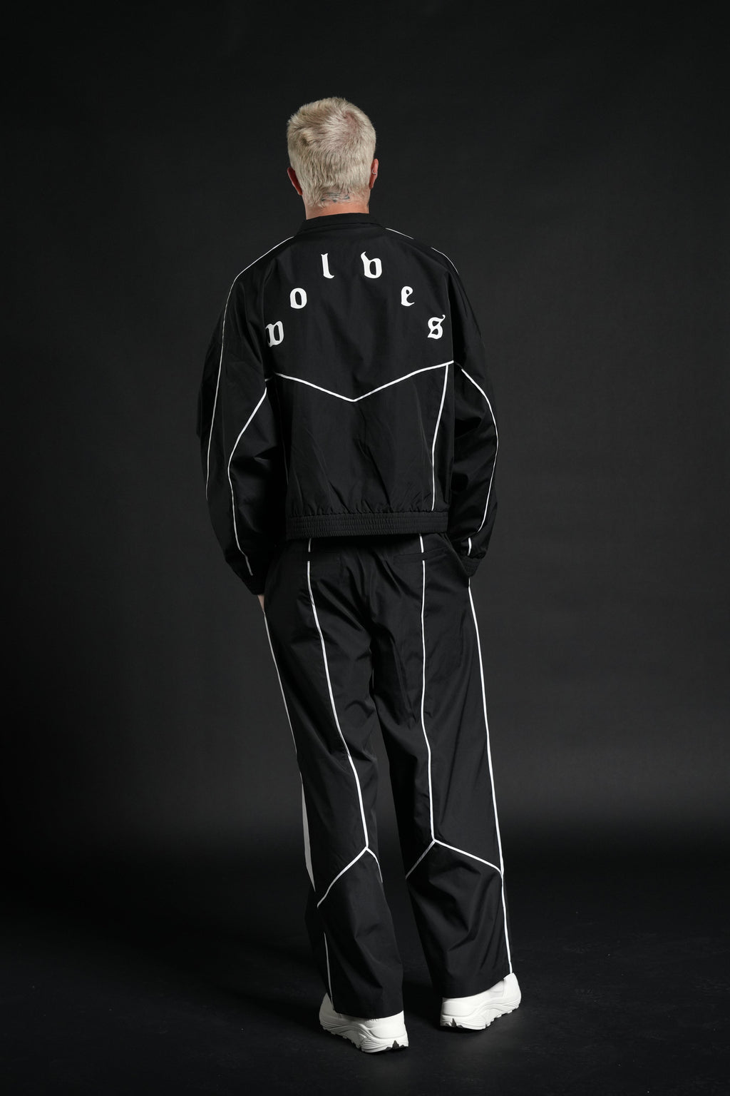 Darc Sport Wolves Unisex Pyramid Quinn Track Jacket in Black/Sand — imagem 7