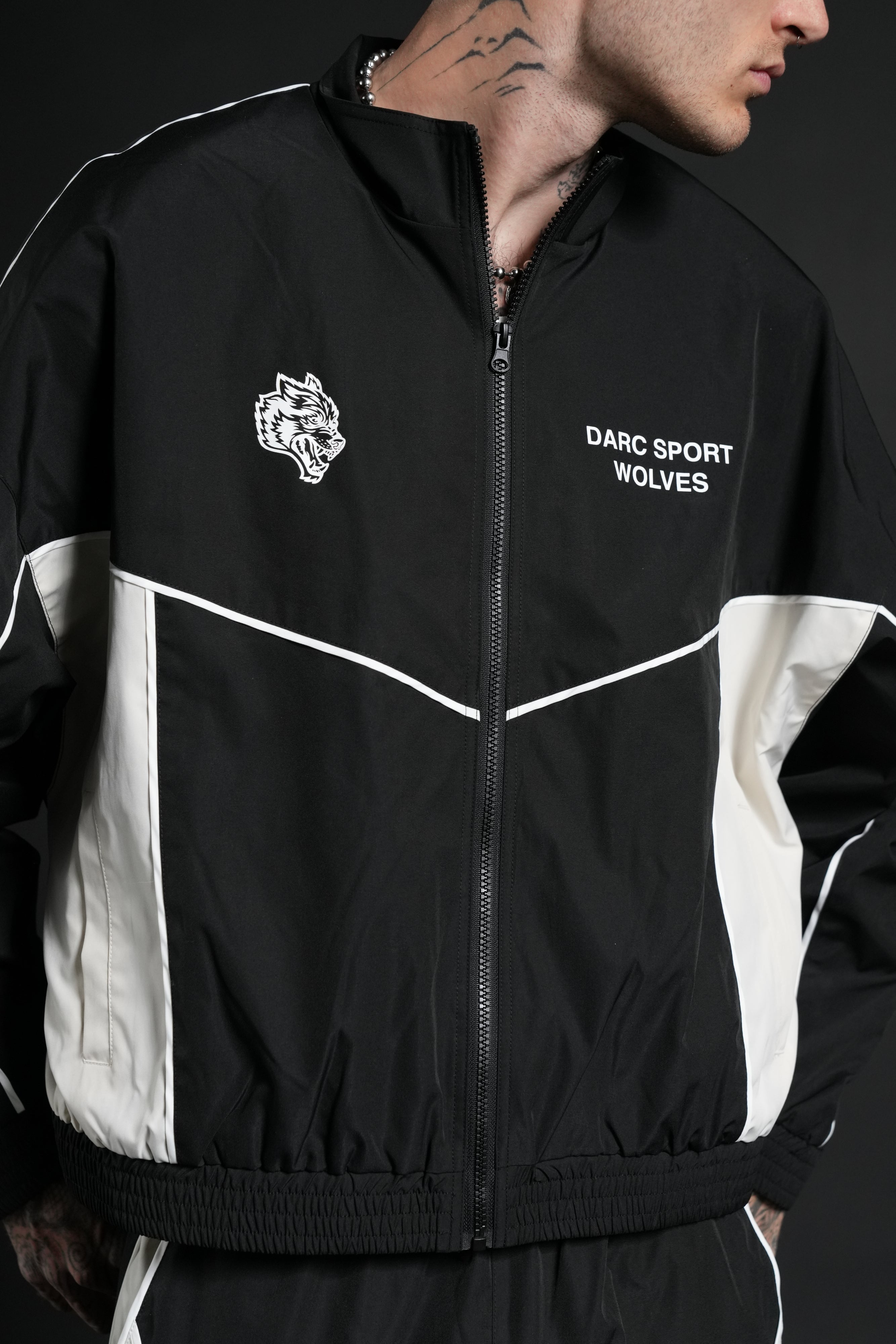 Darc Sport Wolves Unisex Pyramid Quinn Track Jacket in Black/Sand — imagem 8