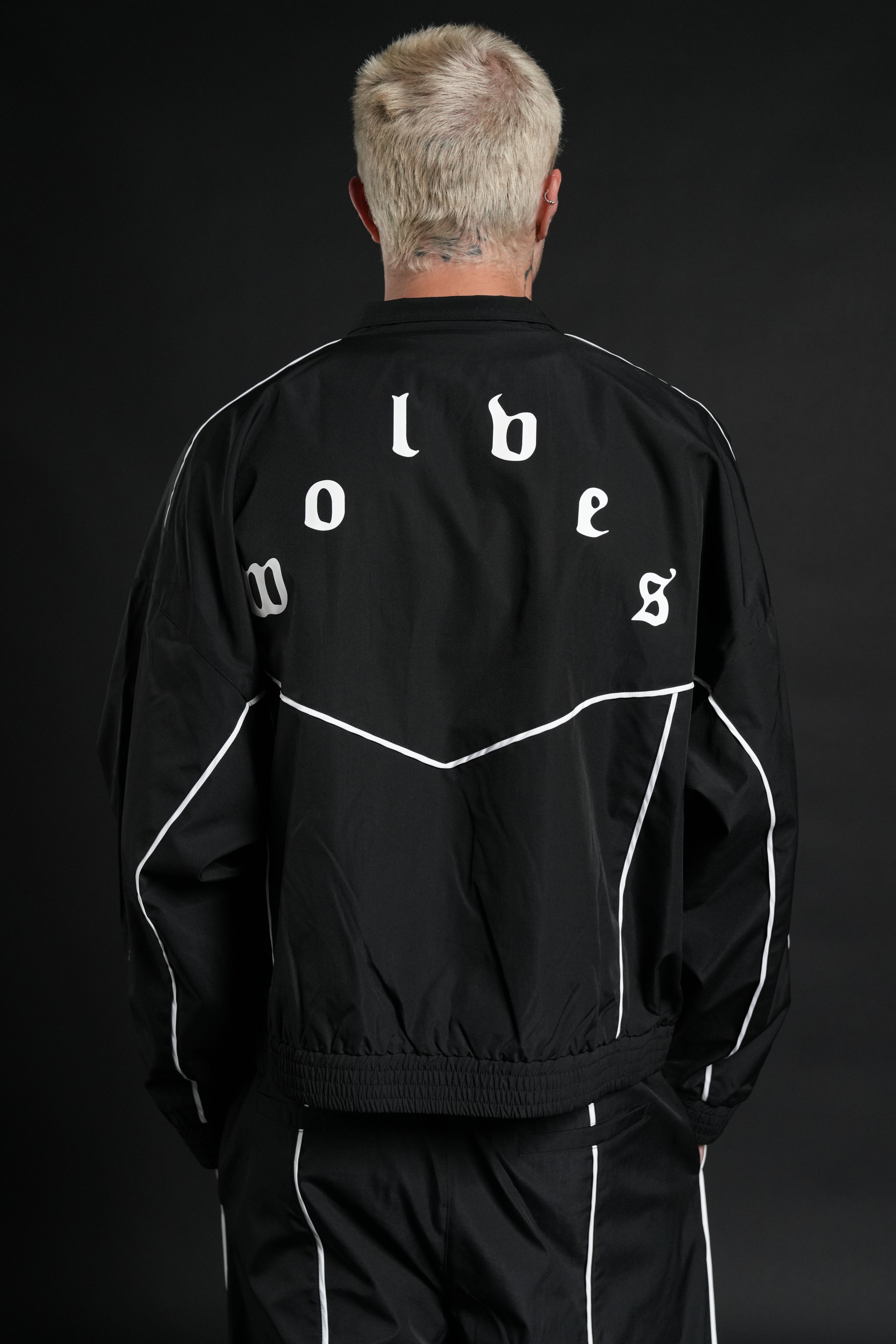 Darc Sport Wolves Unisex Pyramid Quinn Track Jacket in Black/Sand — imagem 2