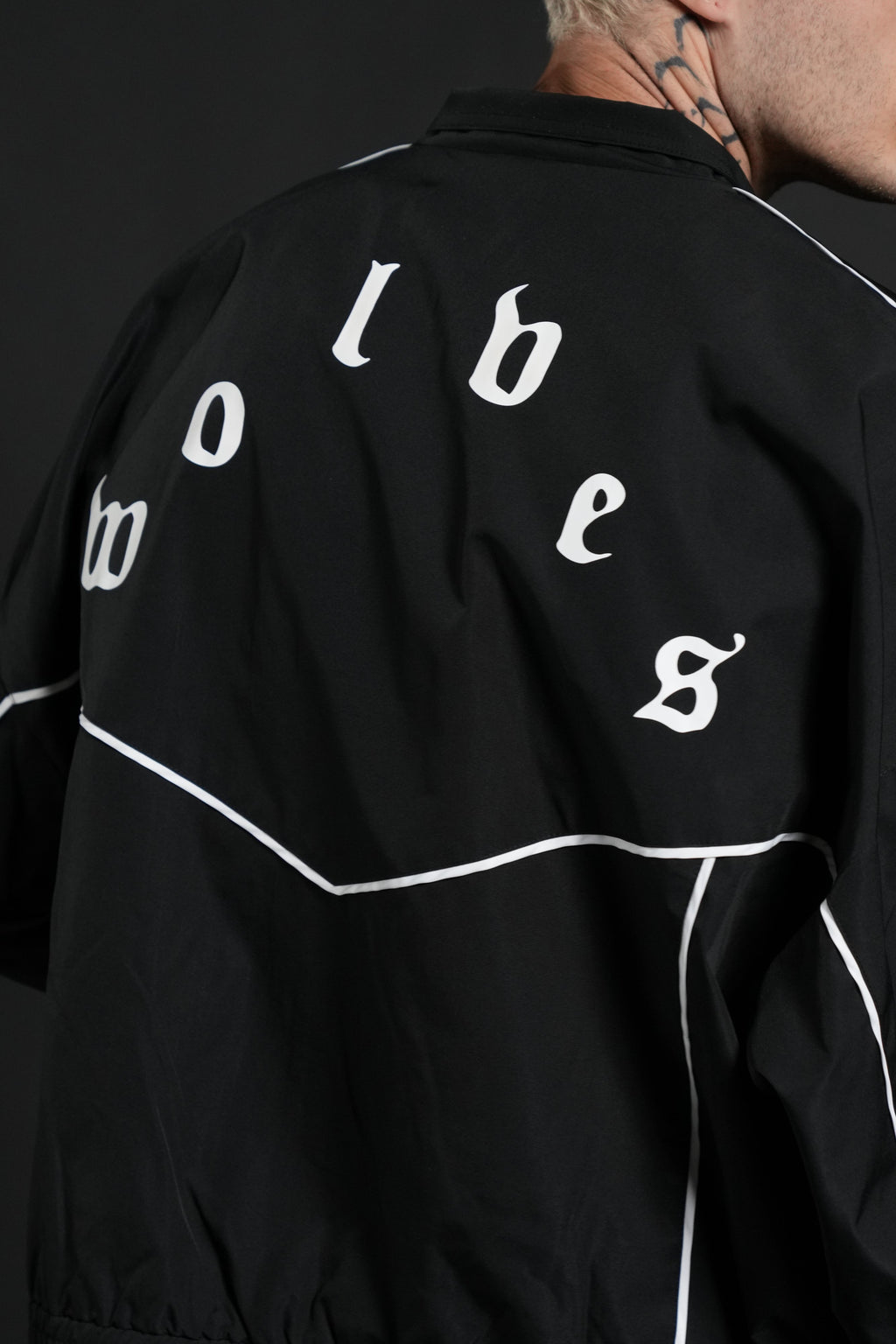 Darc Sport Wolves Unisex Pyramid Quinn Track Jacket in Black/Sand — imagem 9