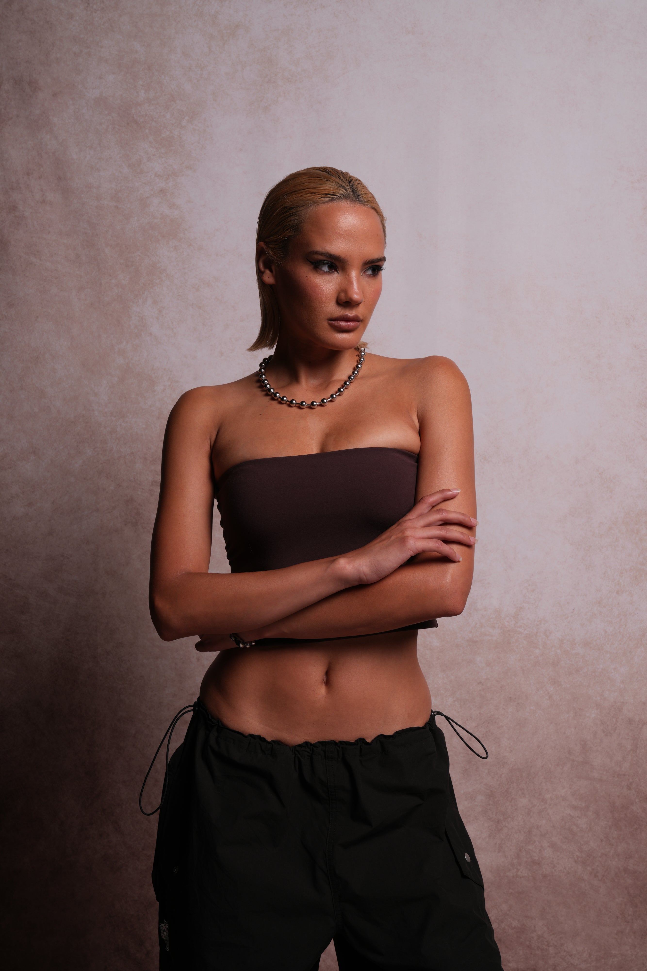 Single Wolf "Nova" Longline Bandeau Top in Darc Garnet — imagem 9