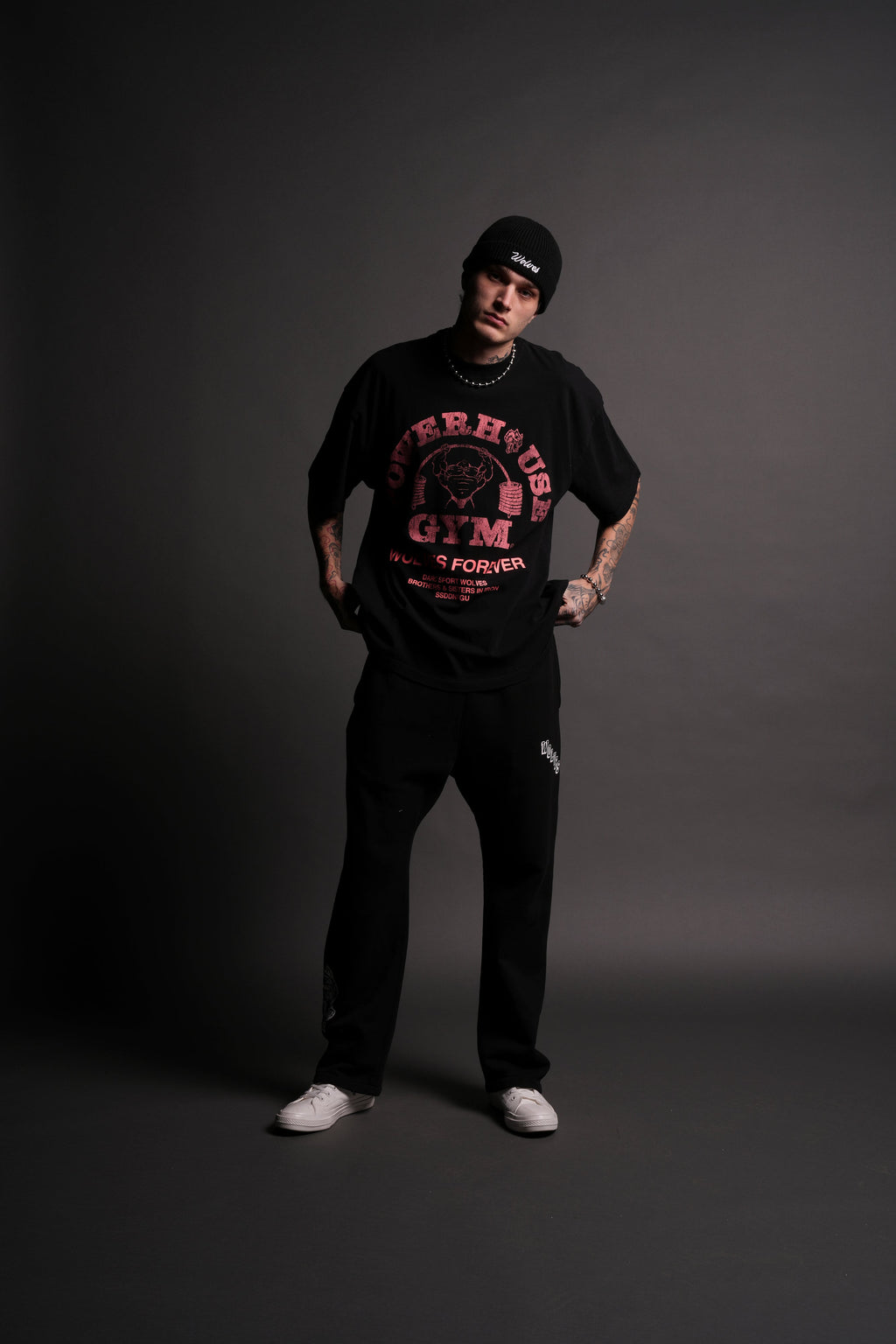 Powerhouse Of The Wolves V2"Premium" Oversized Tee in Black/Neon Pink — imagem 4