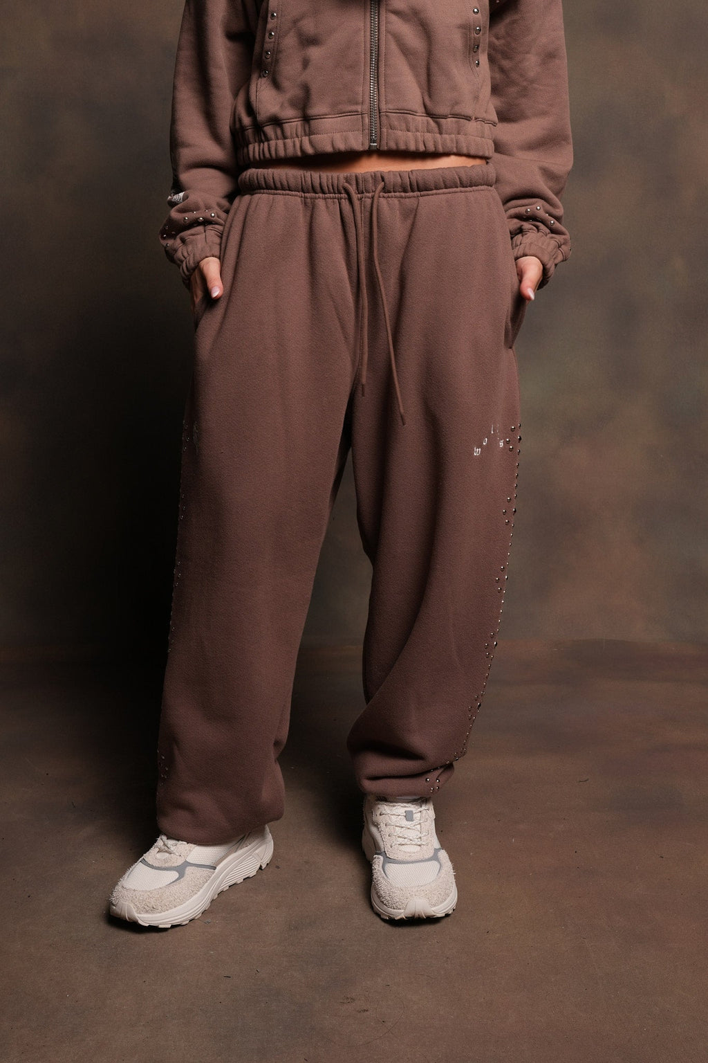 Stud Lobo Premium Lounger Sweatpants In Mojave Brown