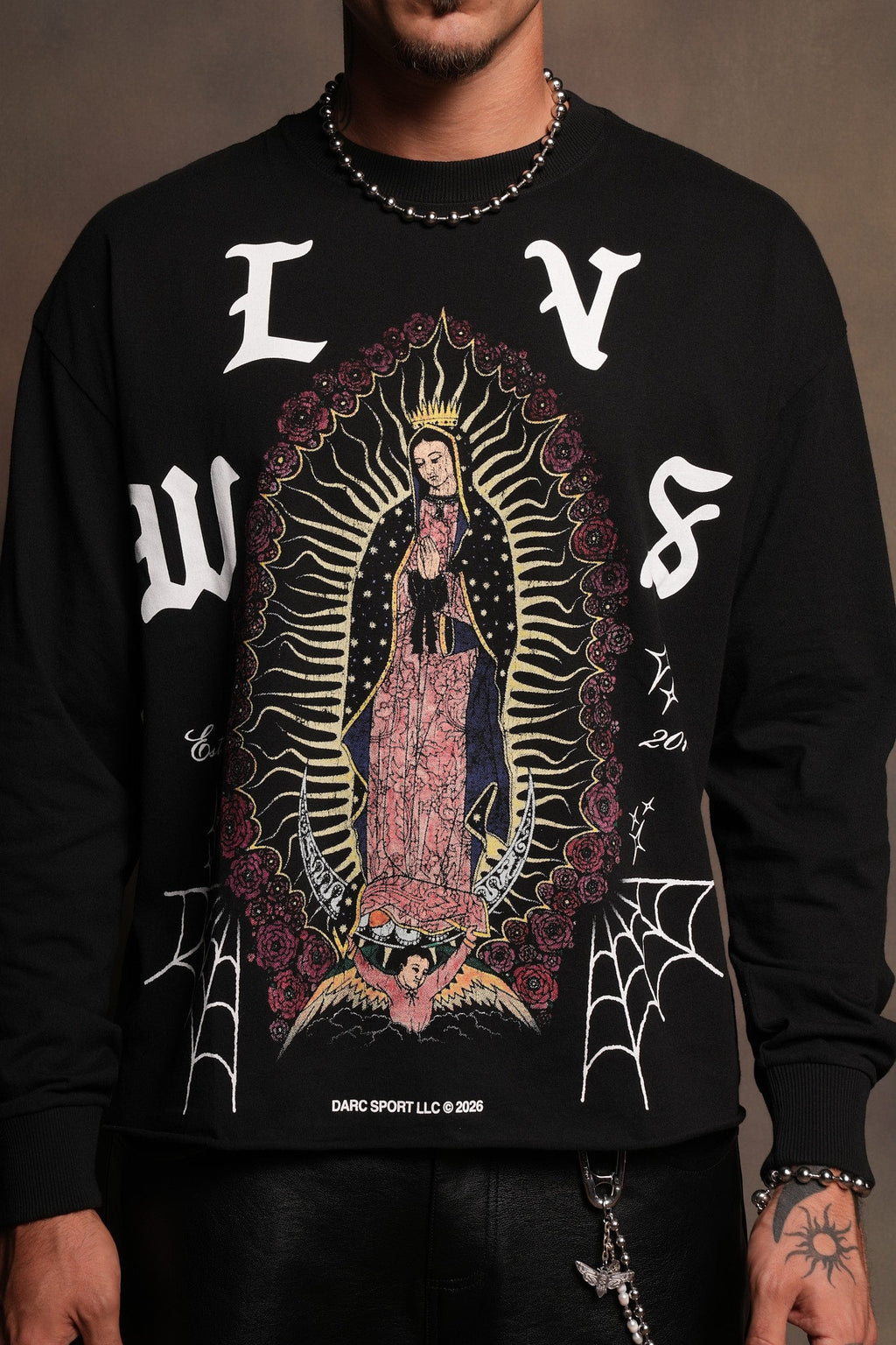 Dama De Las Rosas Grunge Mid Length Raw Hem Ls Tee In Black