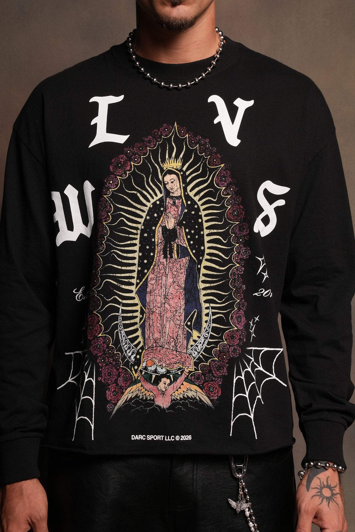 Dama De Las Rosas Grunge Mid Length Raw Hem Ls Tee In Black