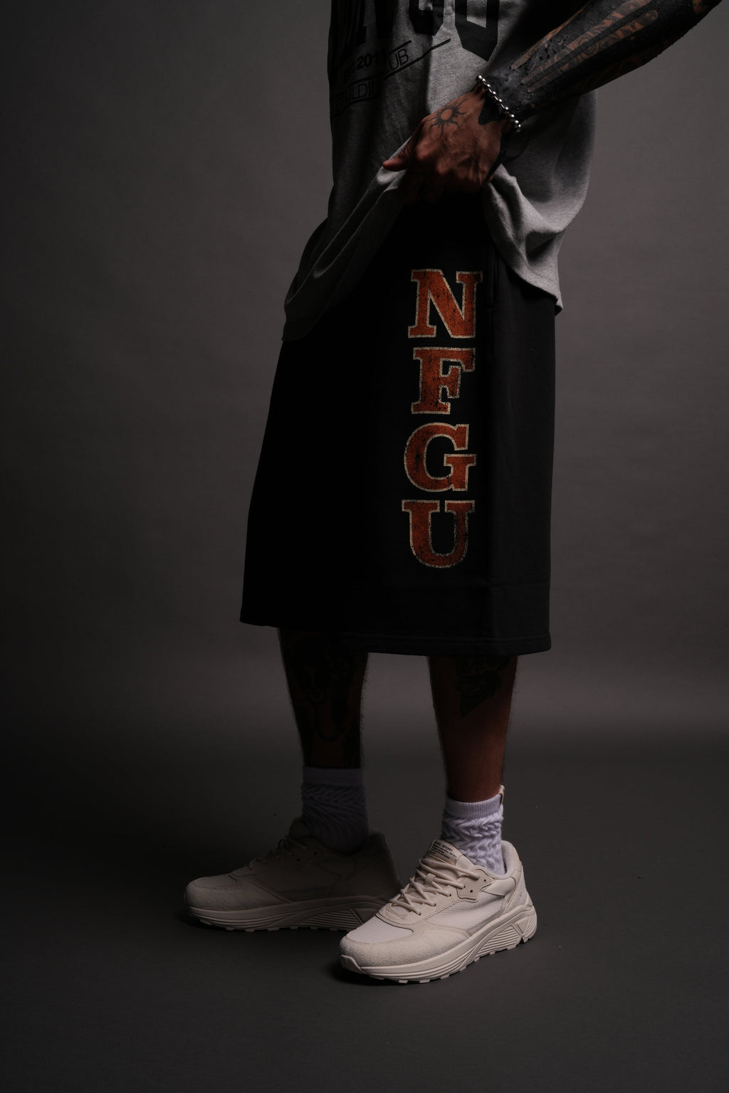 SSDD NFGU Gym Oversized Osiris Sweat Shorts in Black — imagem 4