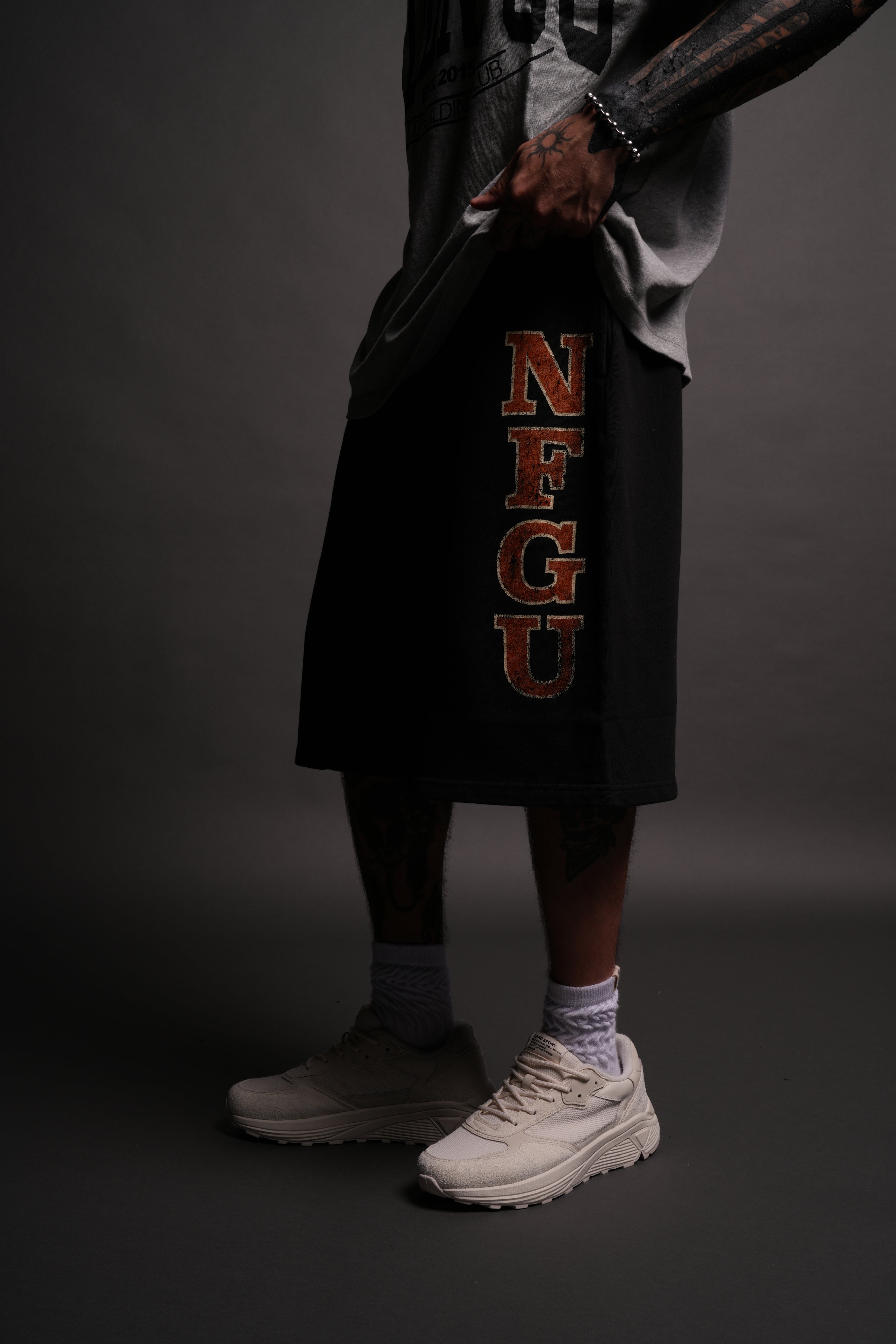 SSDD NFGU Gym Oversized Osiris Sweat Shorts in Black — imagem 4