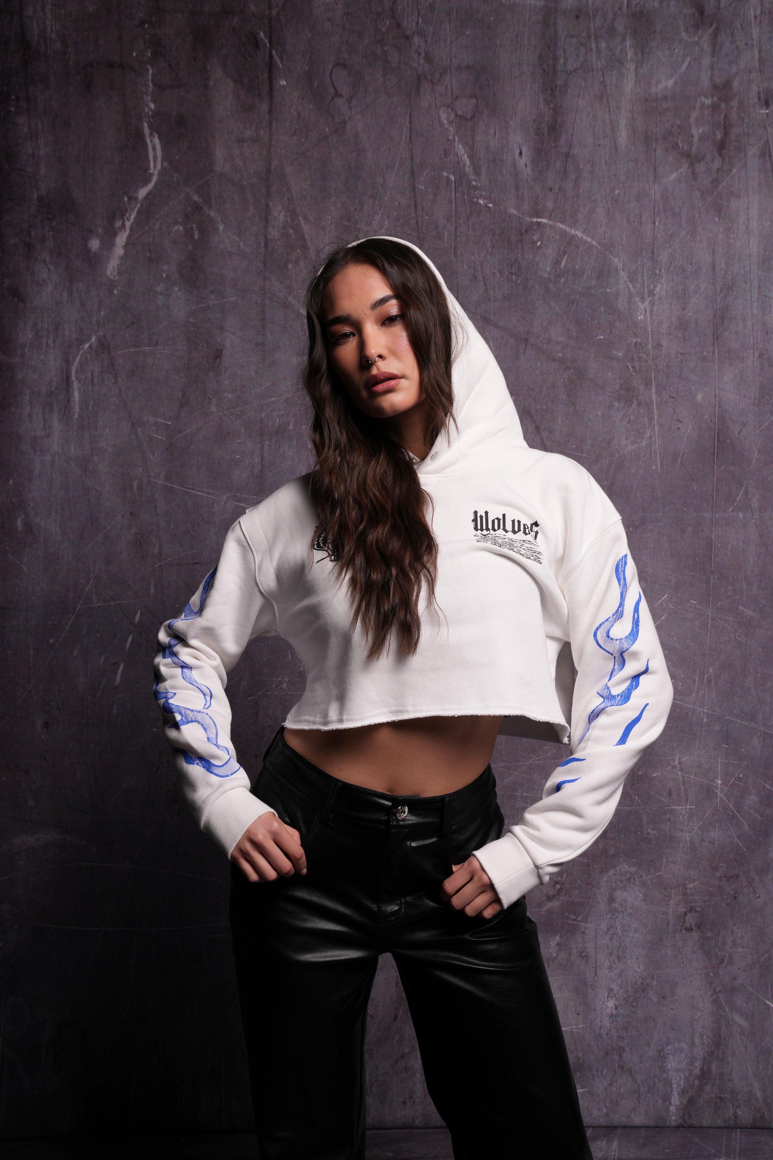 Infernal Bloom "Pierce" (Cropped) Hoodie in Cream — imagem 4