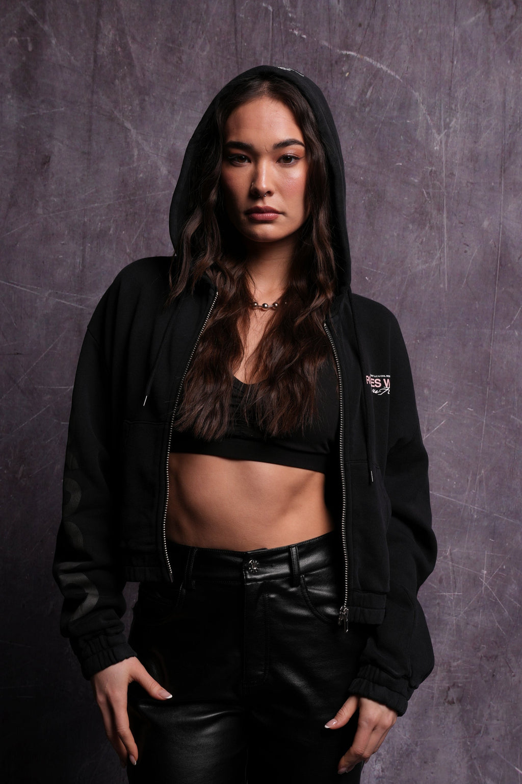 Life and Death "Chambers" (Cropped) Zip Hoodie in Black — imagem 3