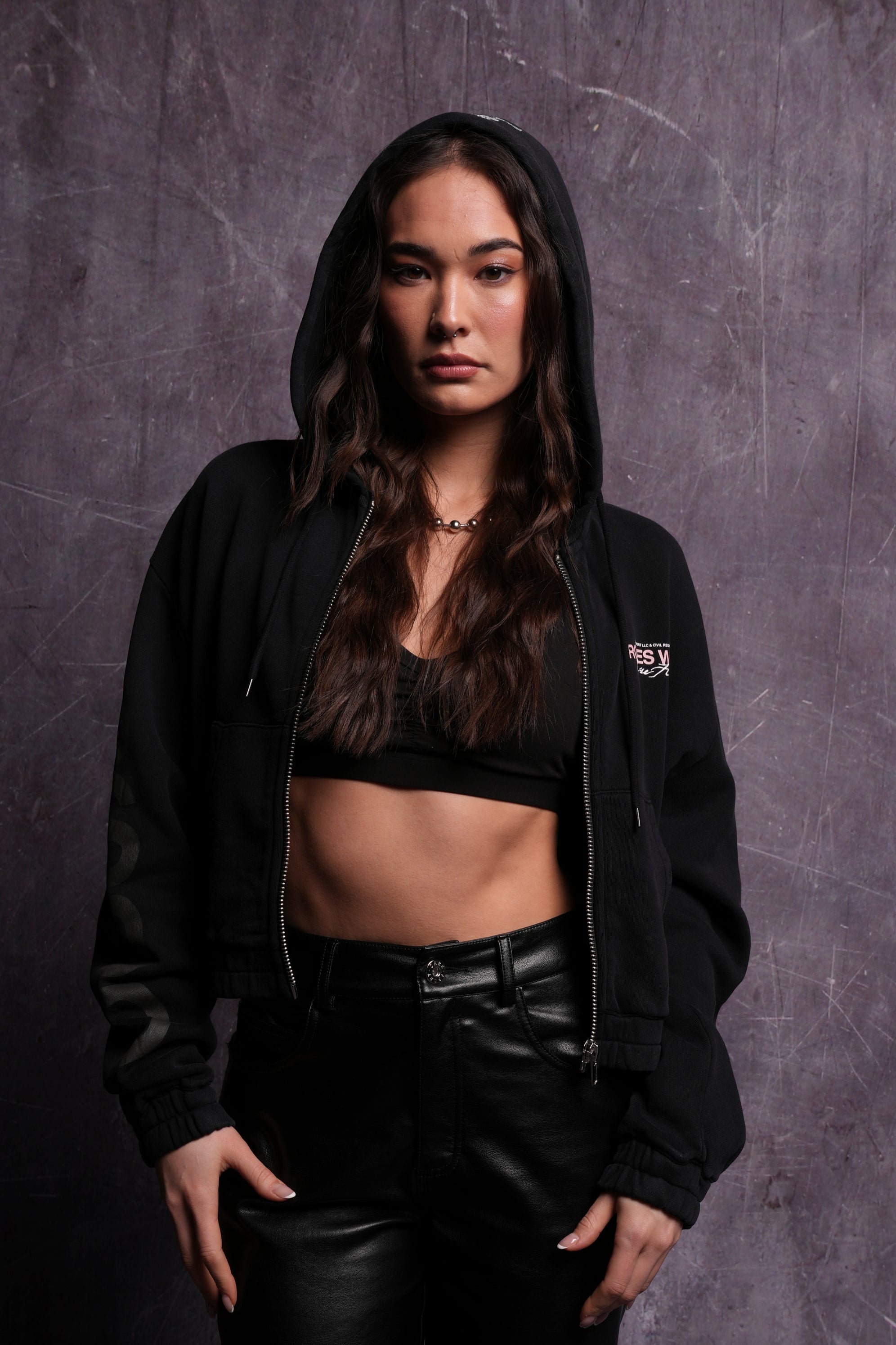 Life and Death "Chambers" (Cropped) Zip Hoodie in Black — imagem 3