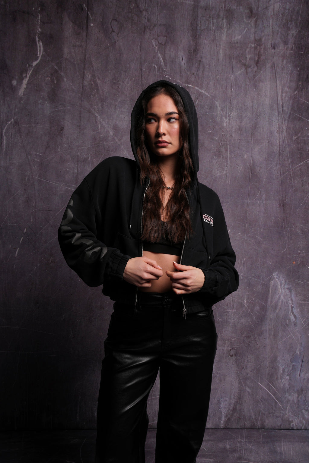 Life and Death "Chambers" (Cropped) Zip Hoodie in Black — imagem 4