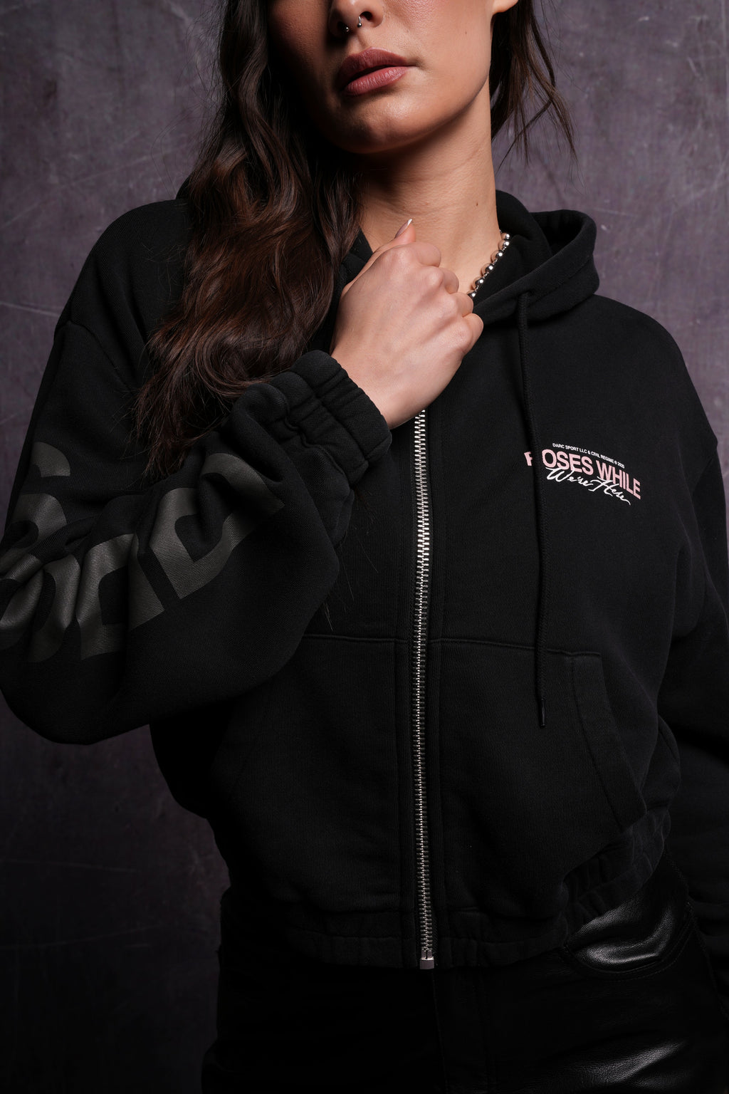 Life and Death "Chambers" (Cropped) Zip Hoodie in Black — imagem 2