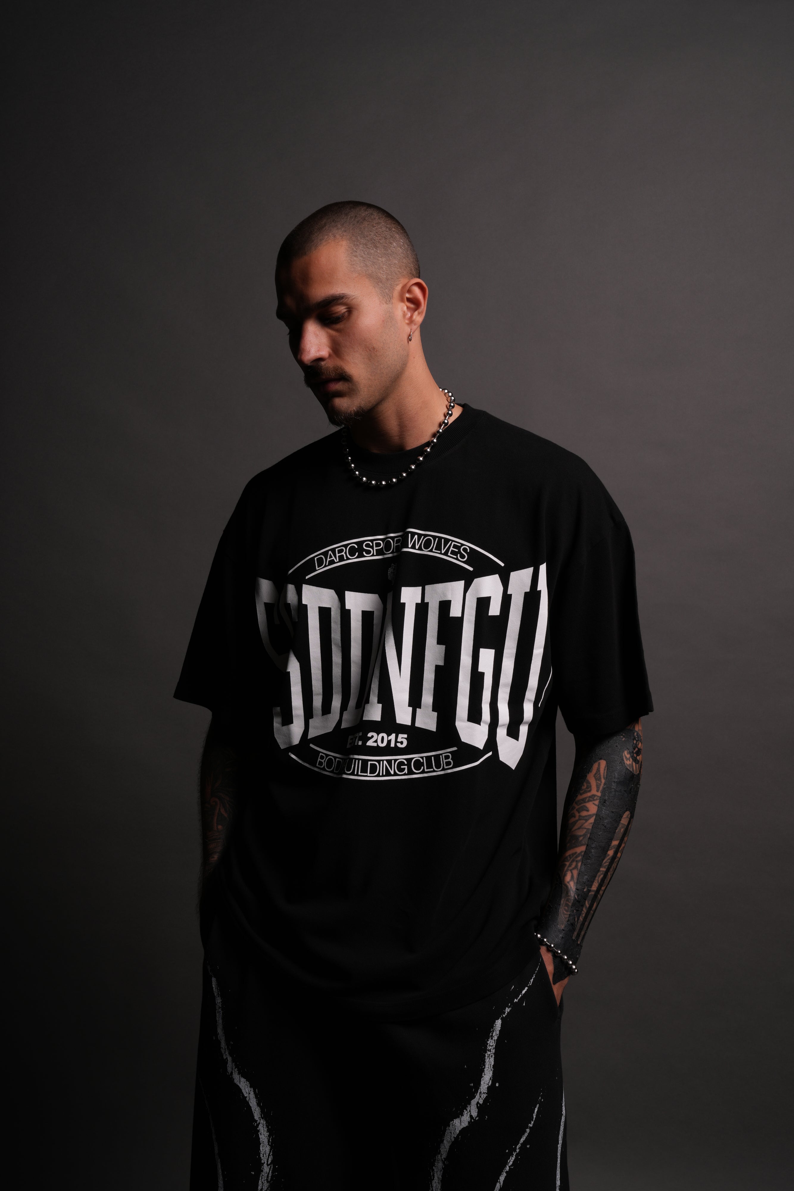 SSDDNFGU FRVR "Premium" Oversized Tee in Black — imagem 2