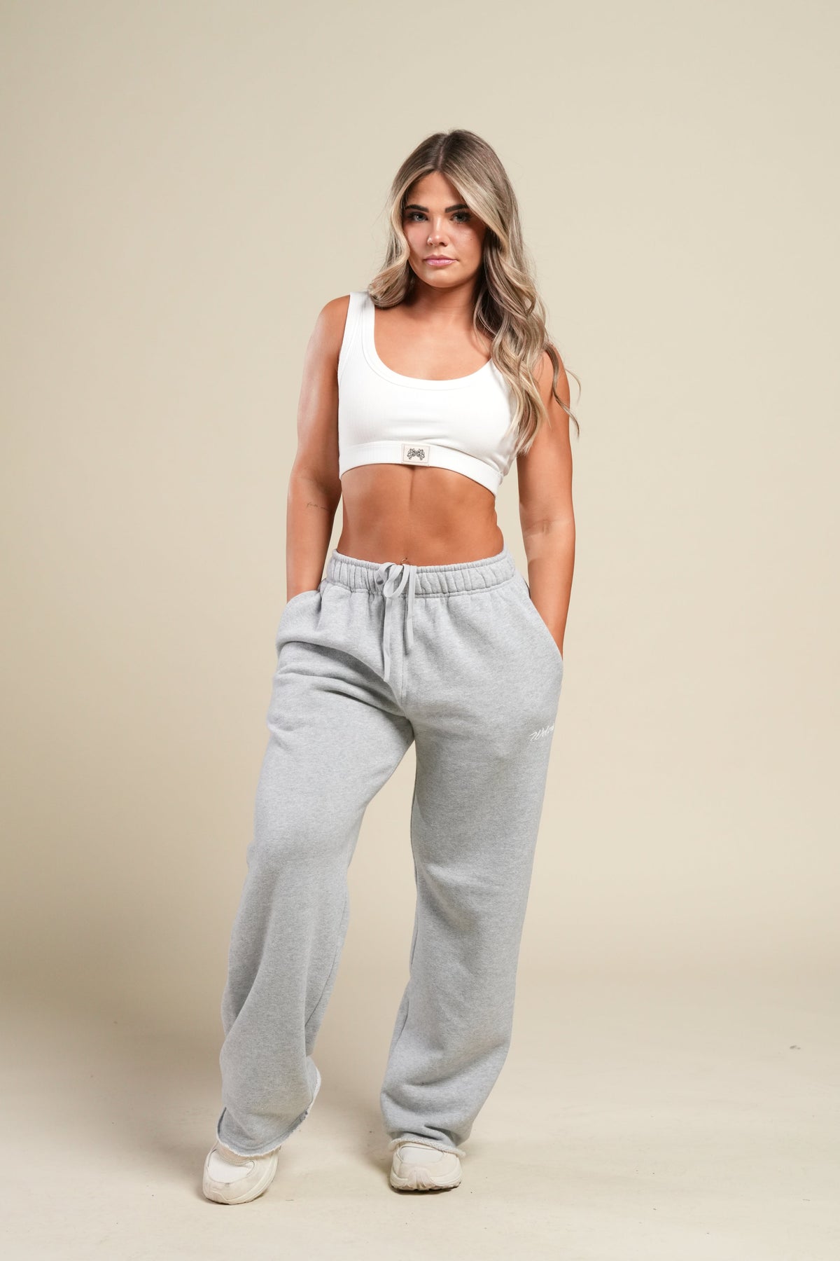 Cursive Wolves Premium Big Cozy Sweats in Heather Gray — imagem 5