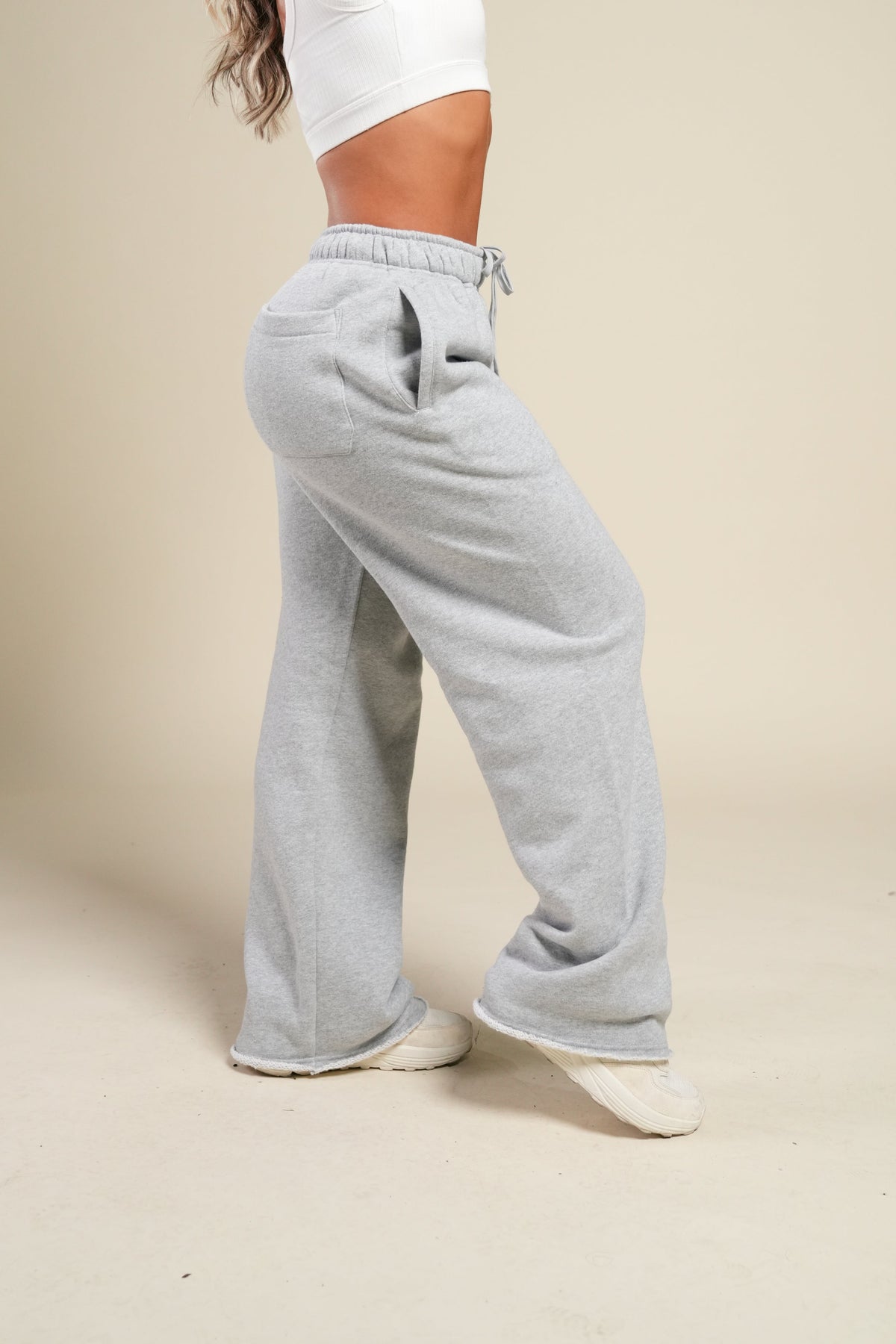 Cursive Wolves Premium Big Cozy Sweats in Heather Gray — imagem 4