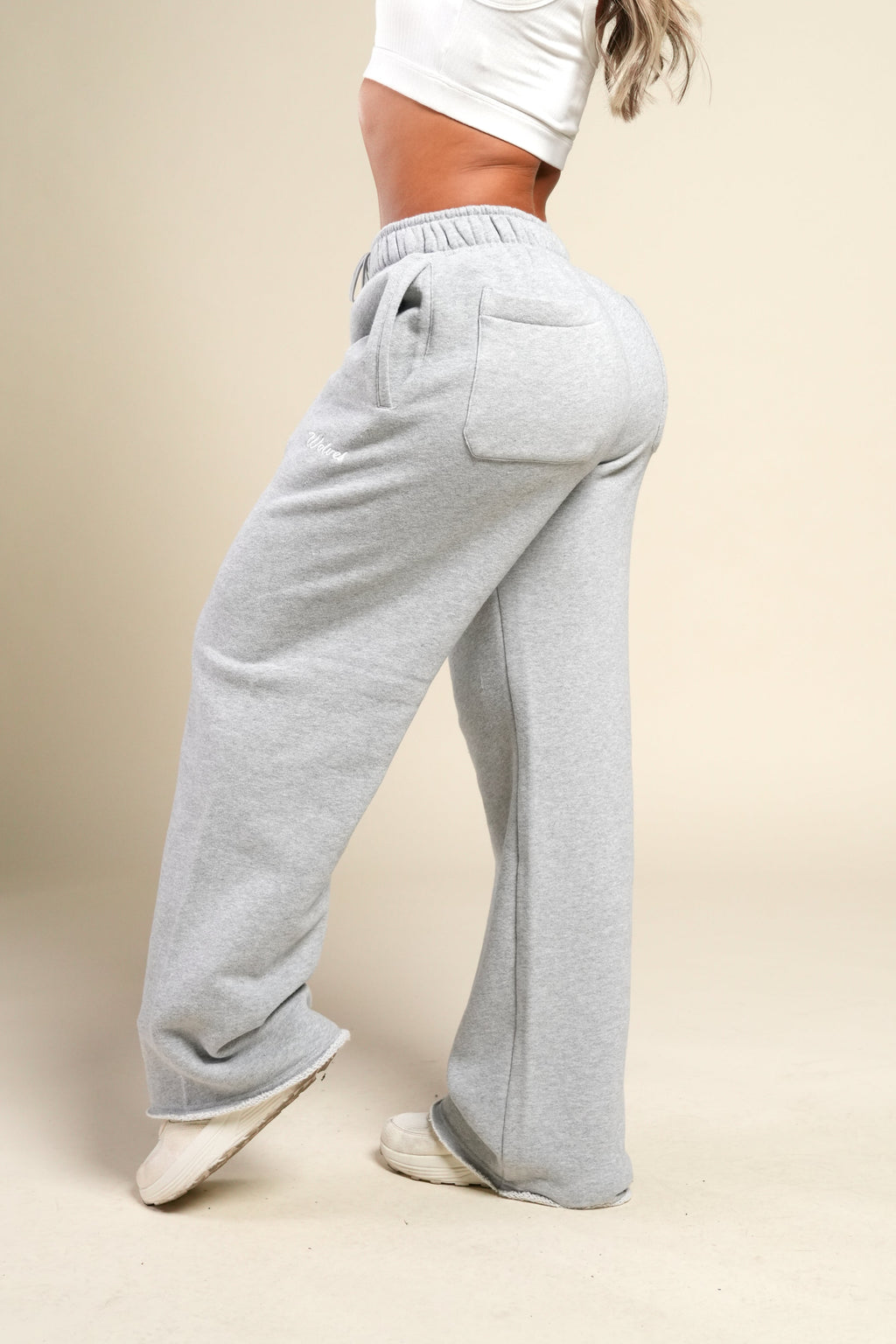 Cursive Wolves Premium Big Cozy Sweats in Heather Gray — imagem 2