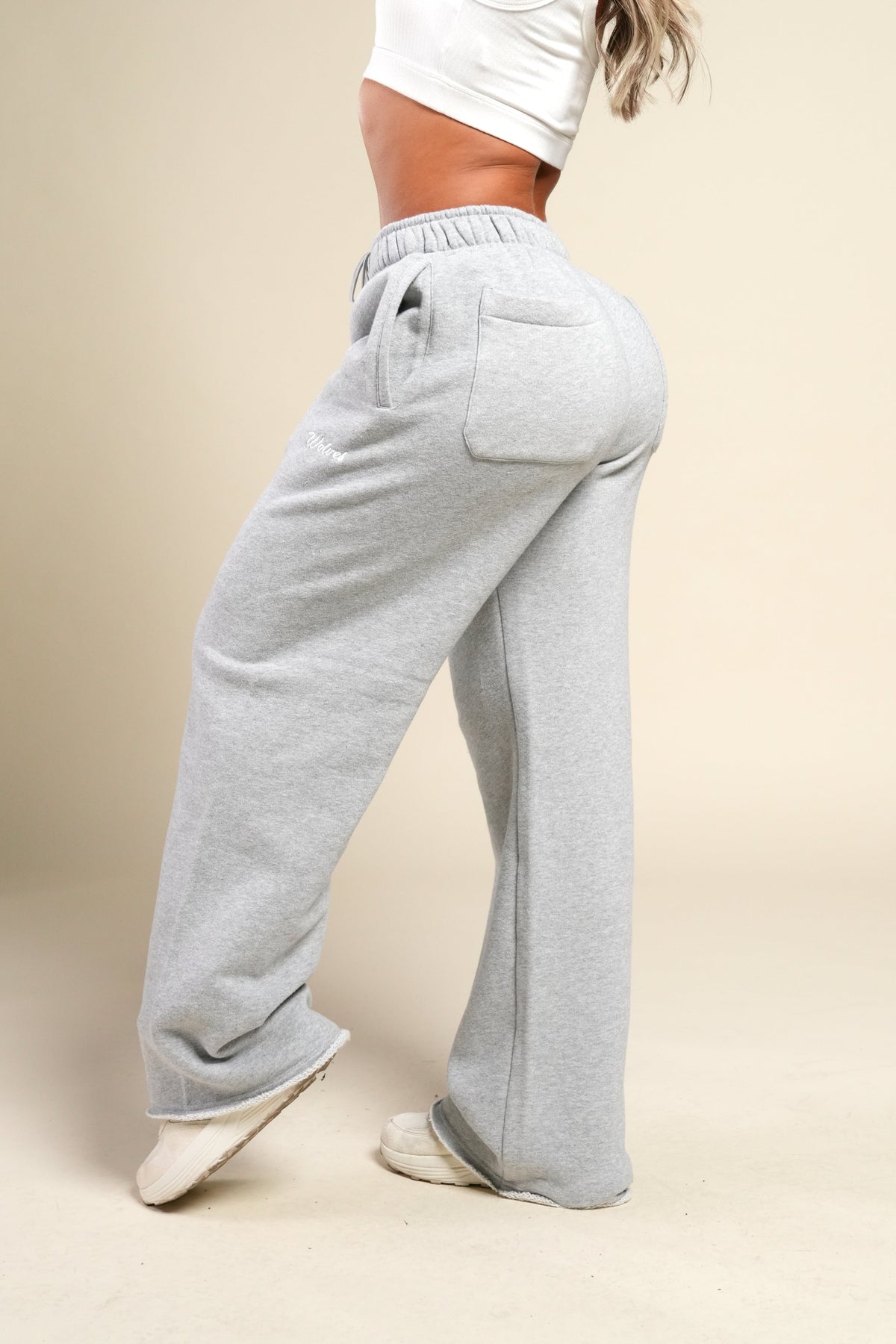 Cursive Wolves Premium Big Cozy Sweats in Heather Gray — imagem 2