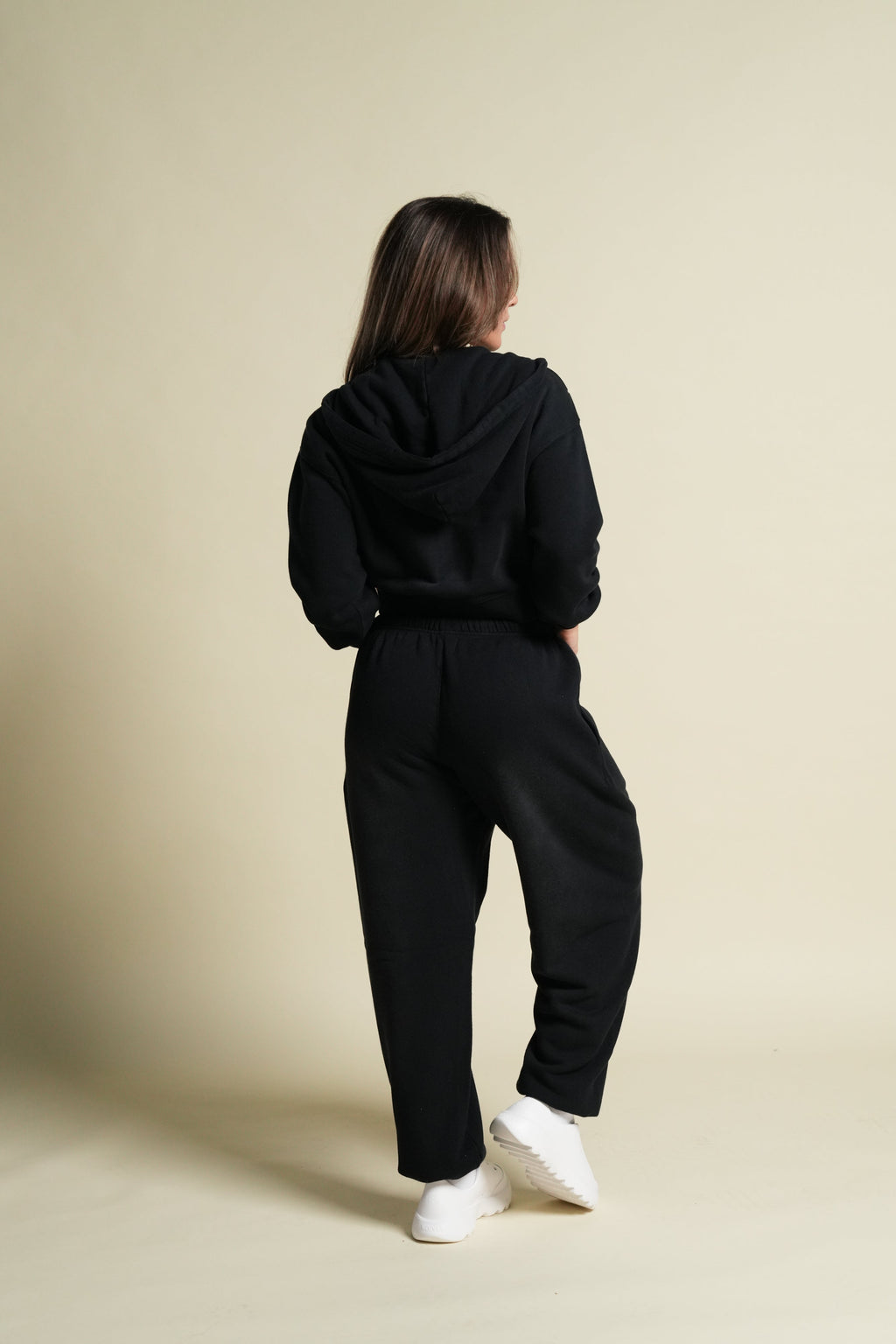 Cursive Wolves "Sage" Cropped Zip Hoodie in Black Sun Fade — imagem 4