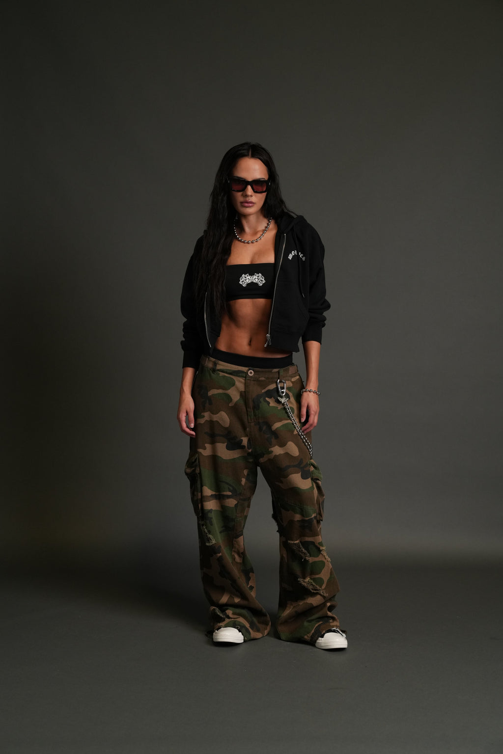 Darc Wandering "Sage" Cropped Zip Hoodie in Black — imagem 5