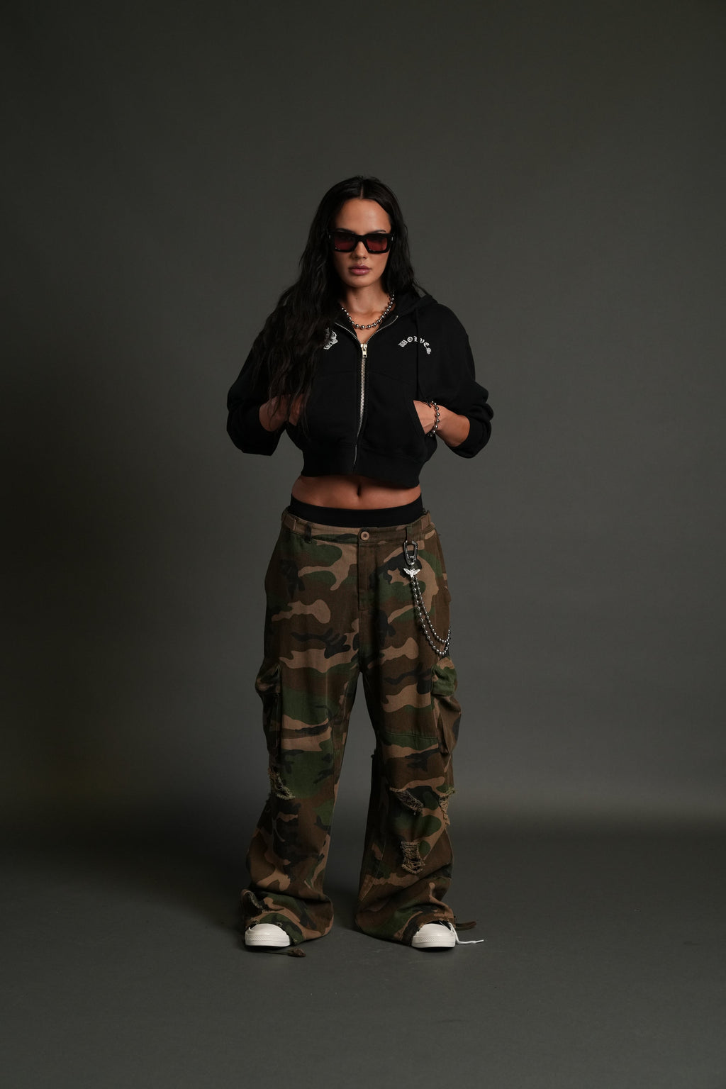 Darc Wandering "Sage" Cropped Zip Hoodie in Black — imagem 6