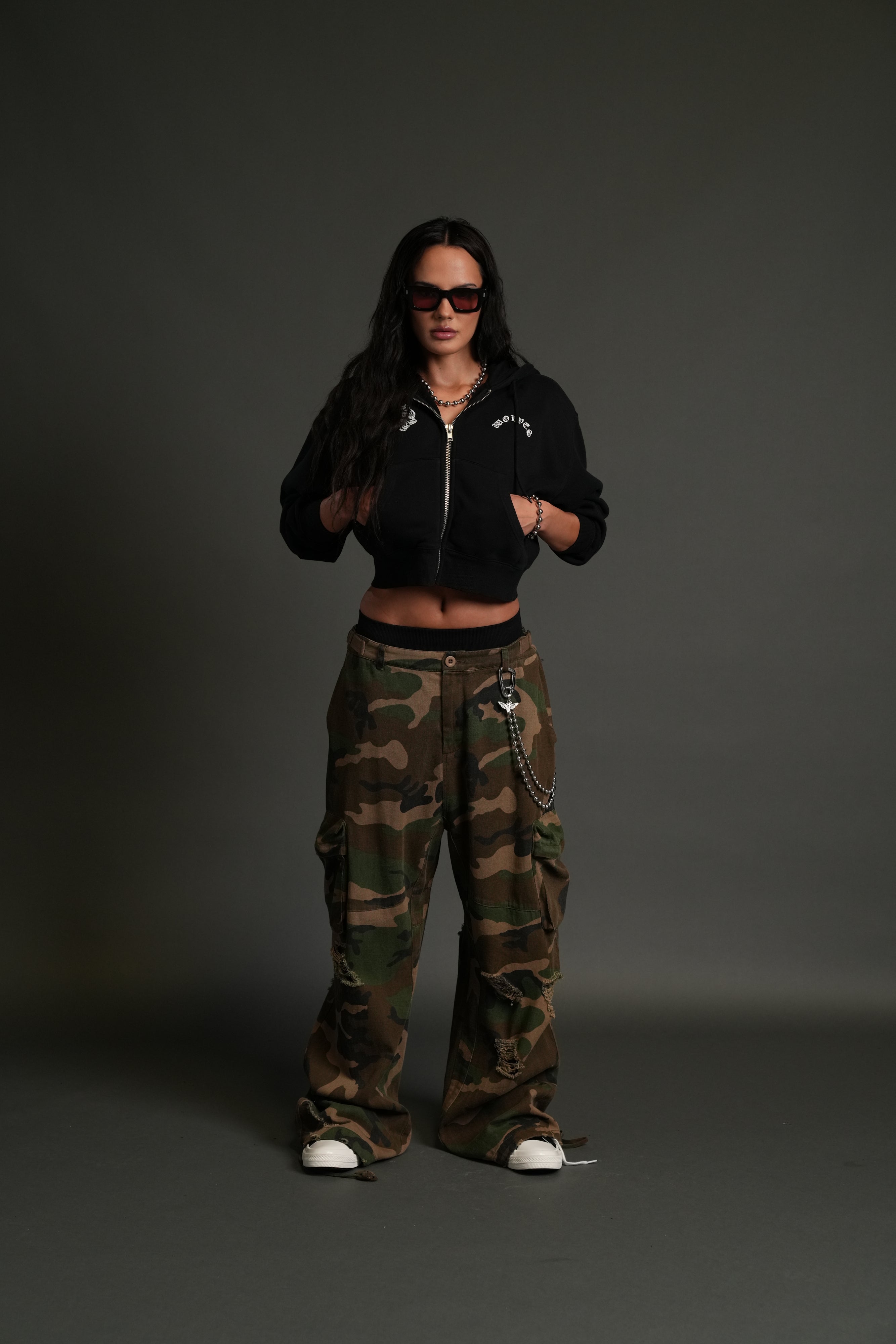 Darc Wandering "Sage" Cropped Zip Hoodie in Black — imagem 6