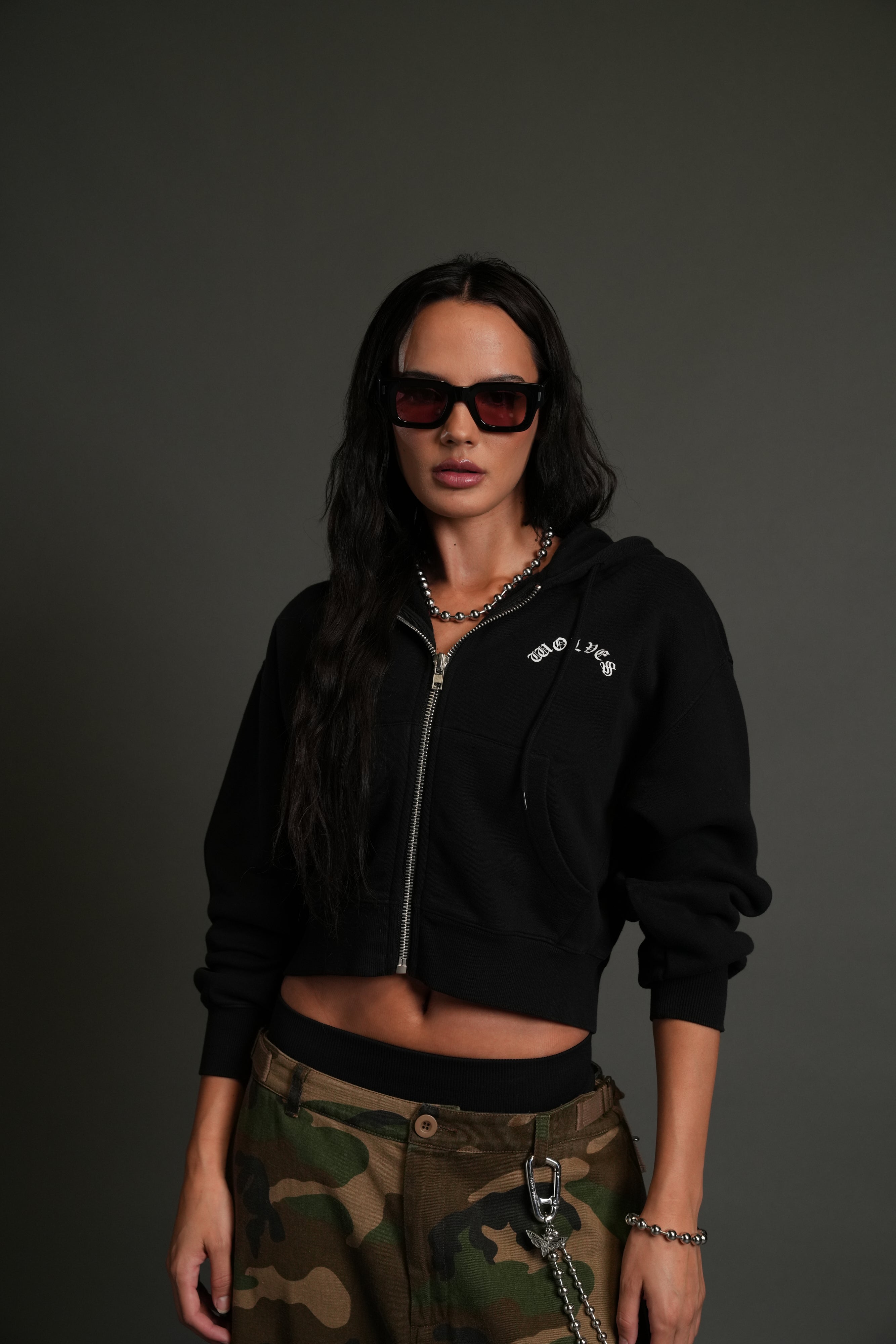 Darc Wandering "Sage" Cropped Zip Hoodie in Black — imagem 1