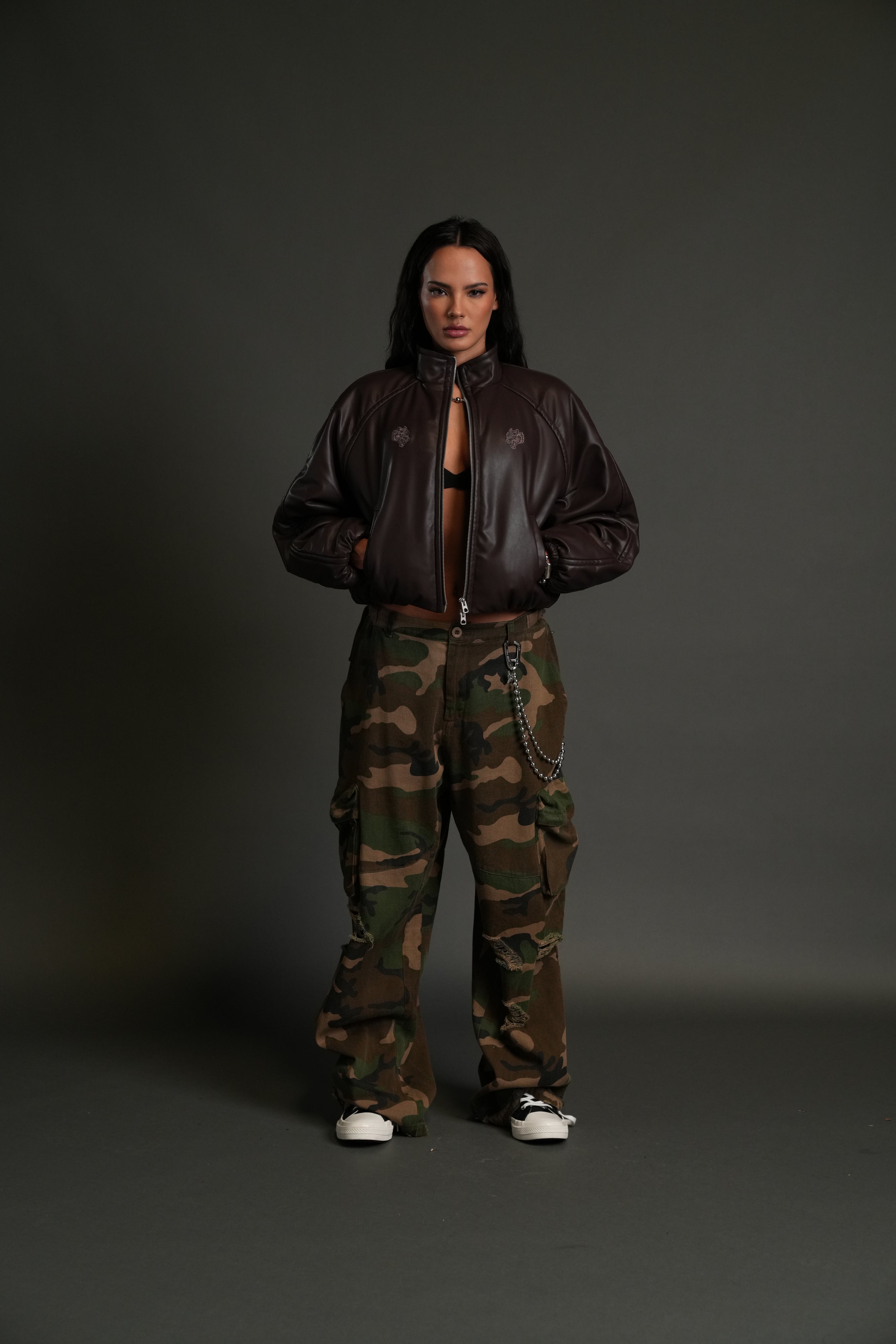 Dual Wolf Chopper Sofia Faux Leather Bomber Jacket in Darc Garnet — imagem 5
