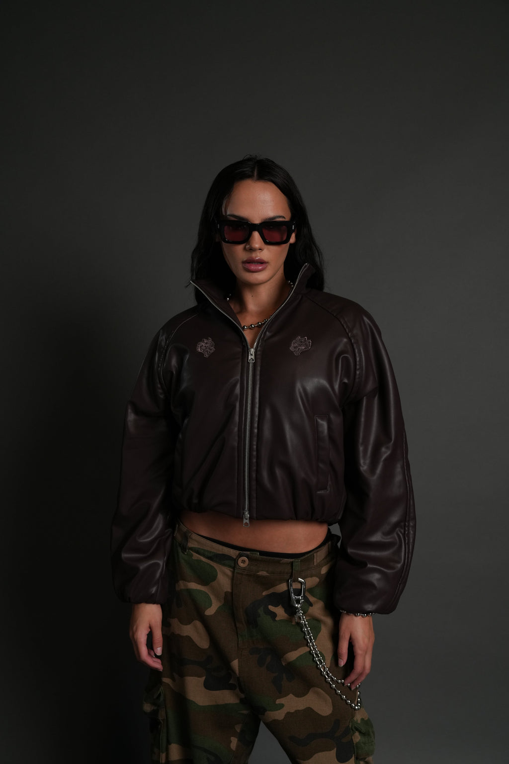 Dual Wolf Chopper Sofia Faux Leather Bomber Jacket in Darc Garnet — imagem 1