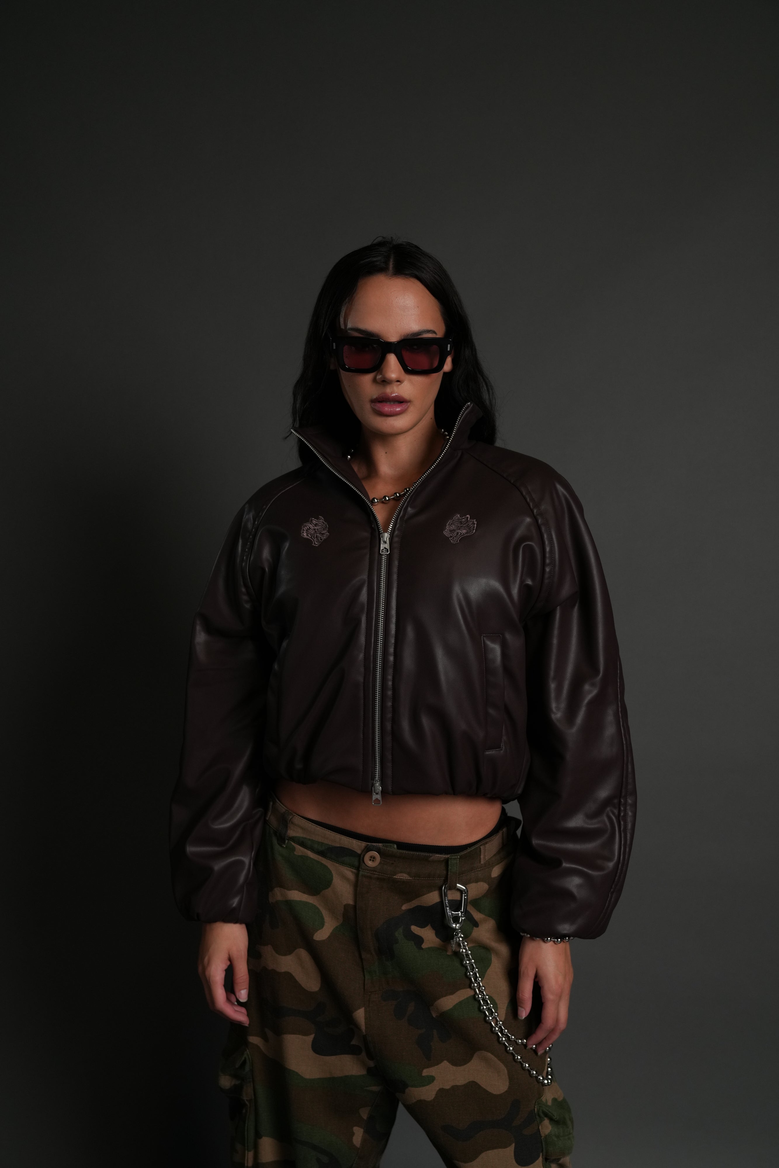 Dual Wolf Chopper Sofia Faux Leather Bomber Jacket in Darc Garnet — imagem 1