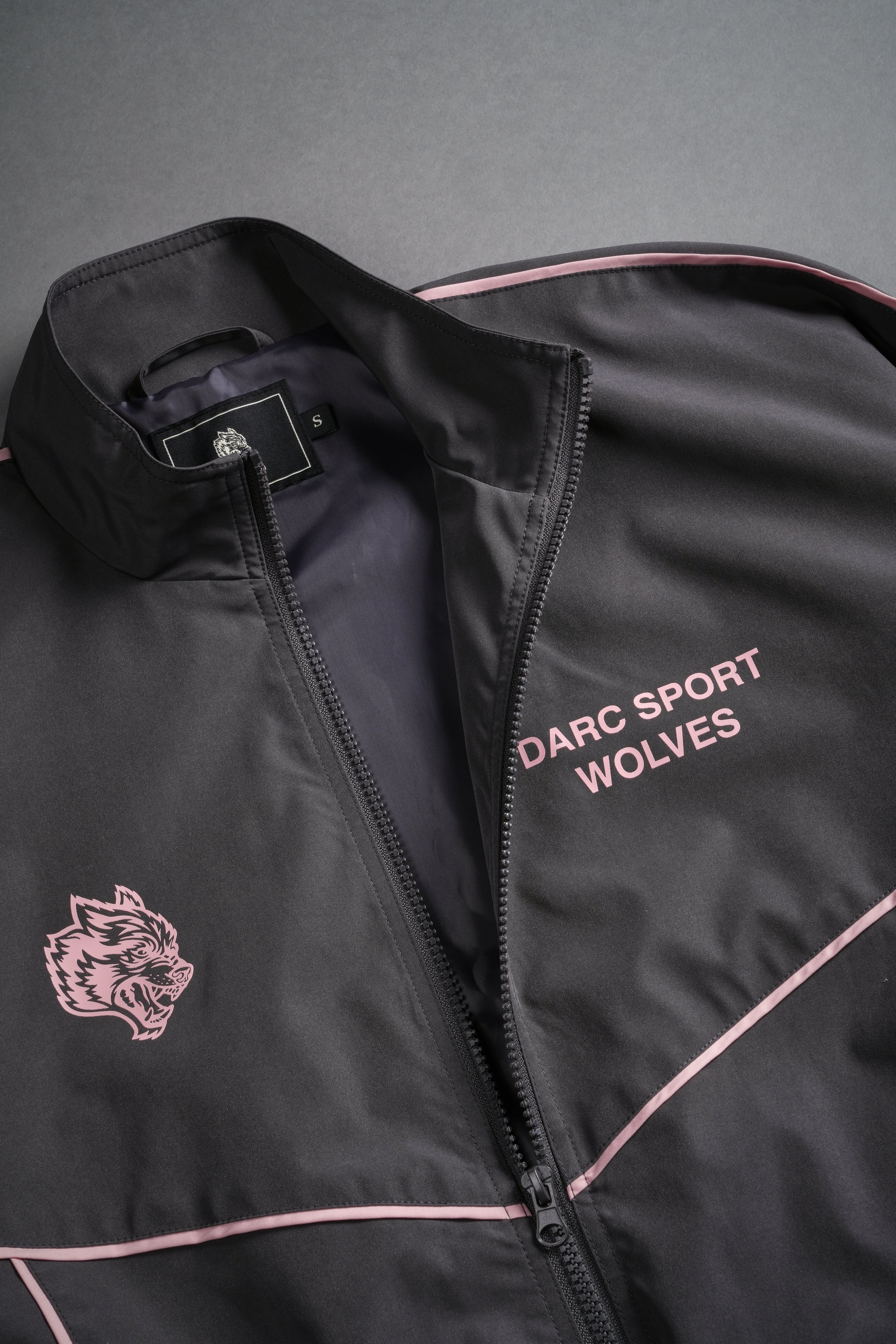 Darc Sport Wolves Quinn Track Jacket in Wolf Gray/Cherry Blossom — imagem 9