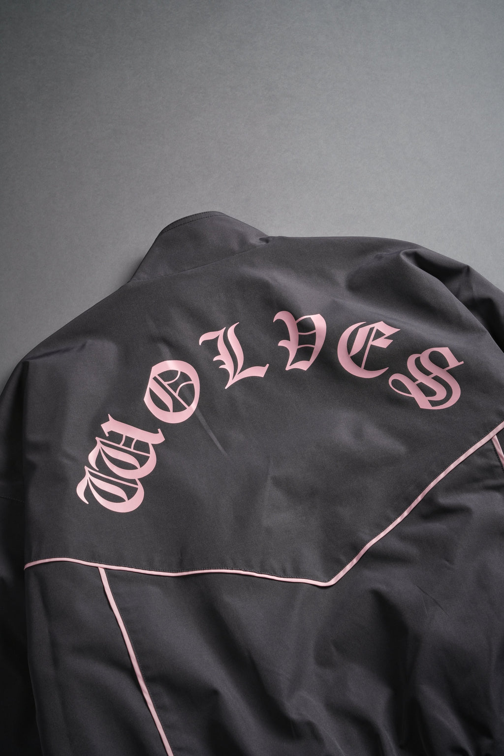Darc Sport Wolves Quinn Track Jacket in Wolf Gray/Cherry Blossom — imagem 7