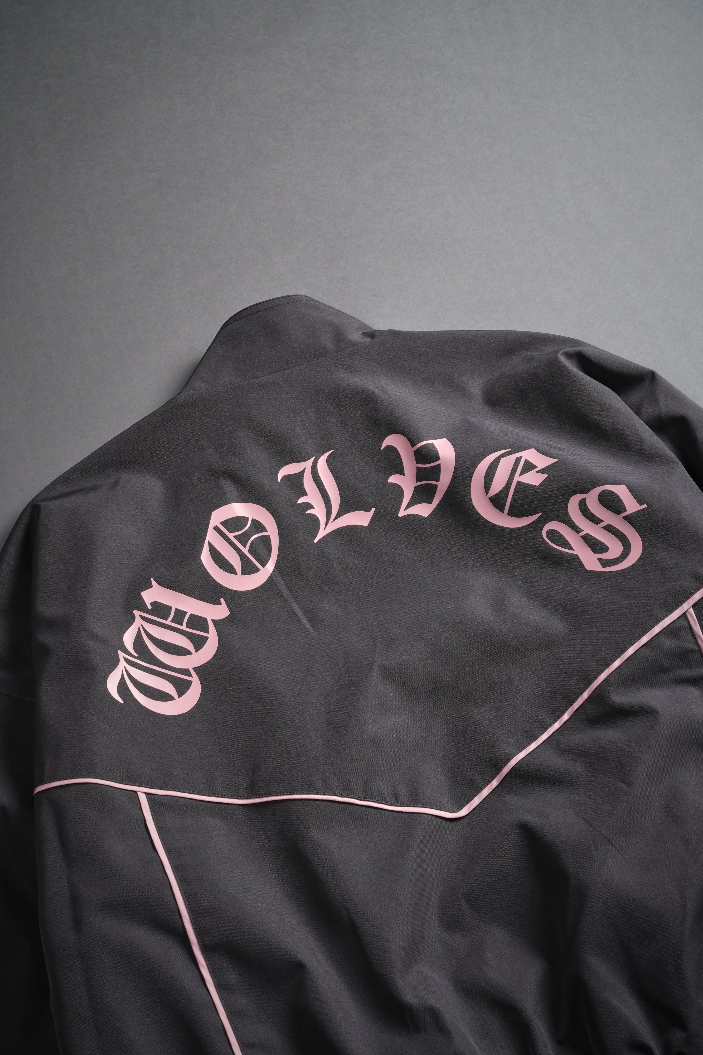 Darc Sport Wolves Quinn Track Jacket in Wolf Gray/Cherry Blossom — imagem 7