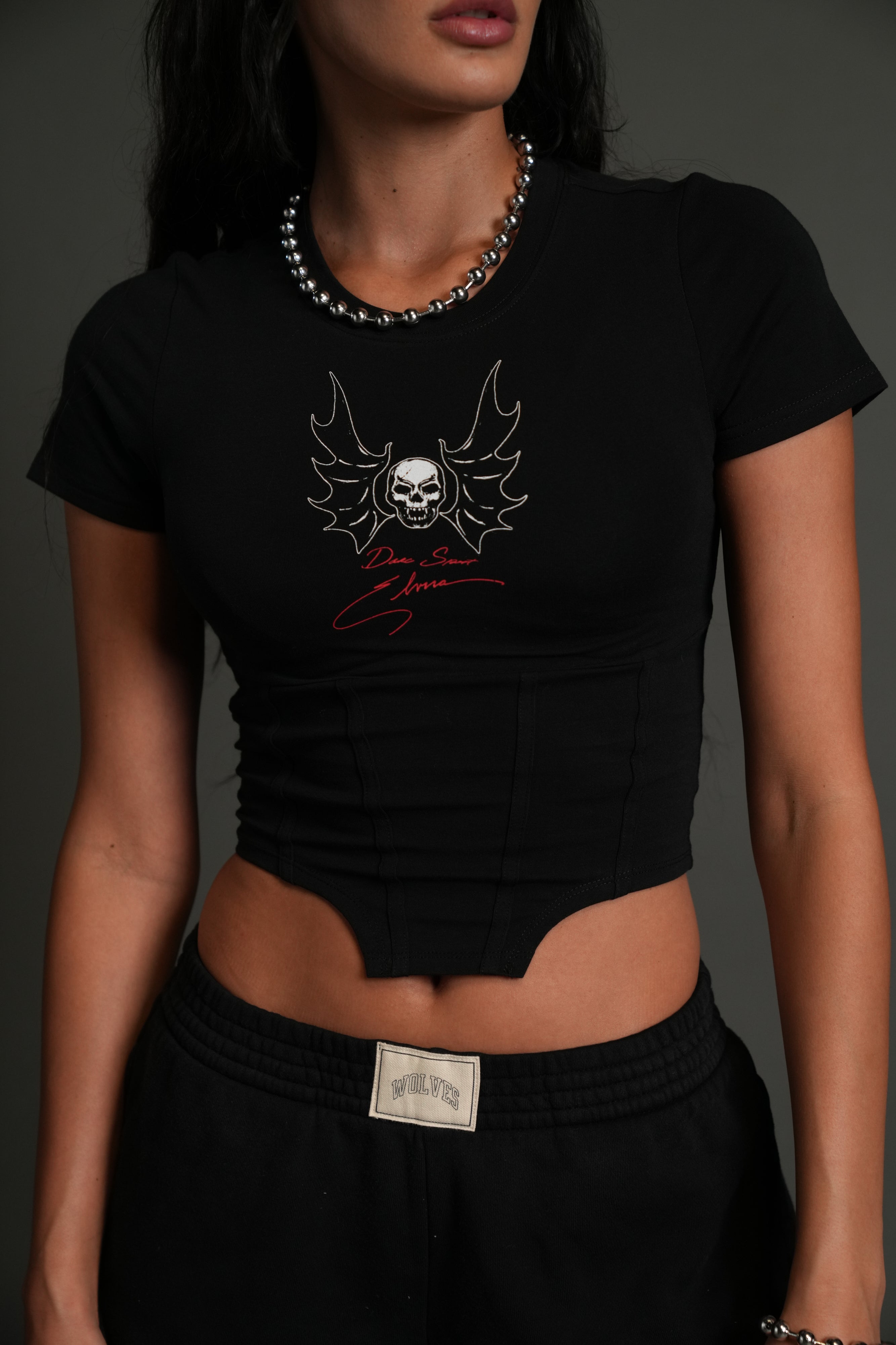 Wings of Darkness Salem Corset Tee in Black — imagem 2